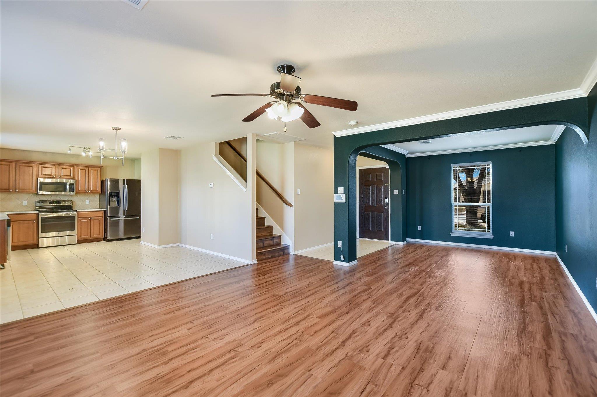 526 W Metcalfe St, Hutto, TX 78634