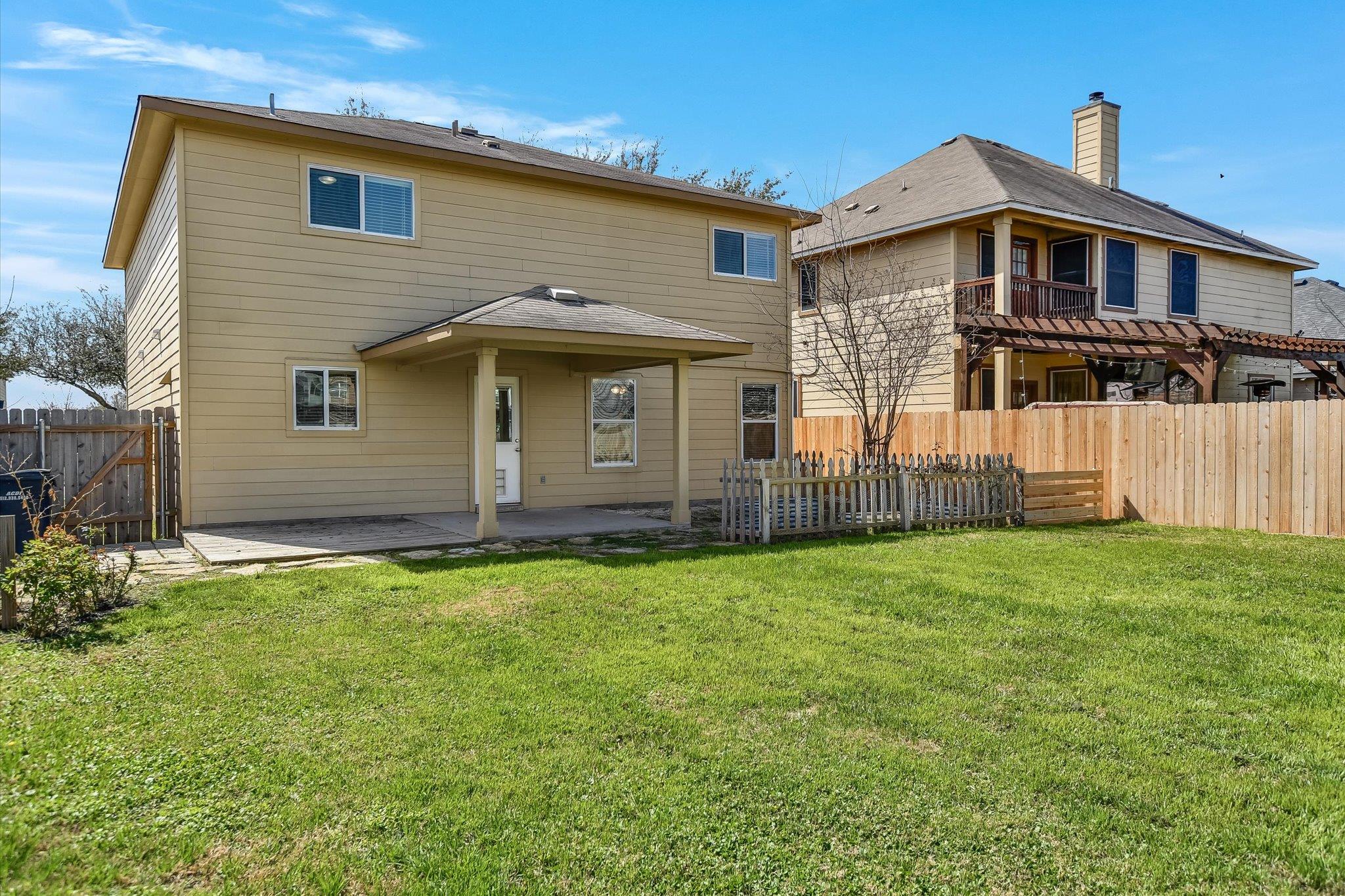 526 W Metcalfe St, Hutto, TX 78634