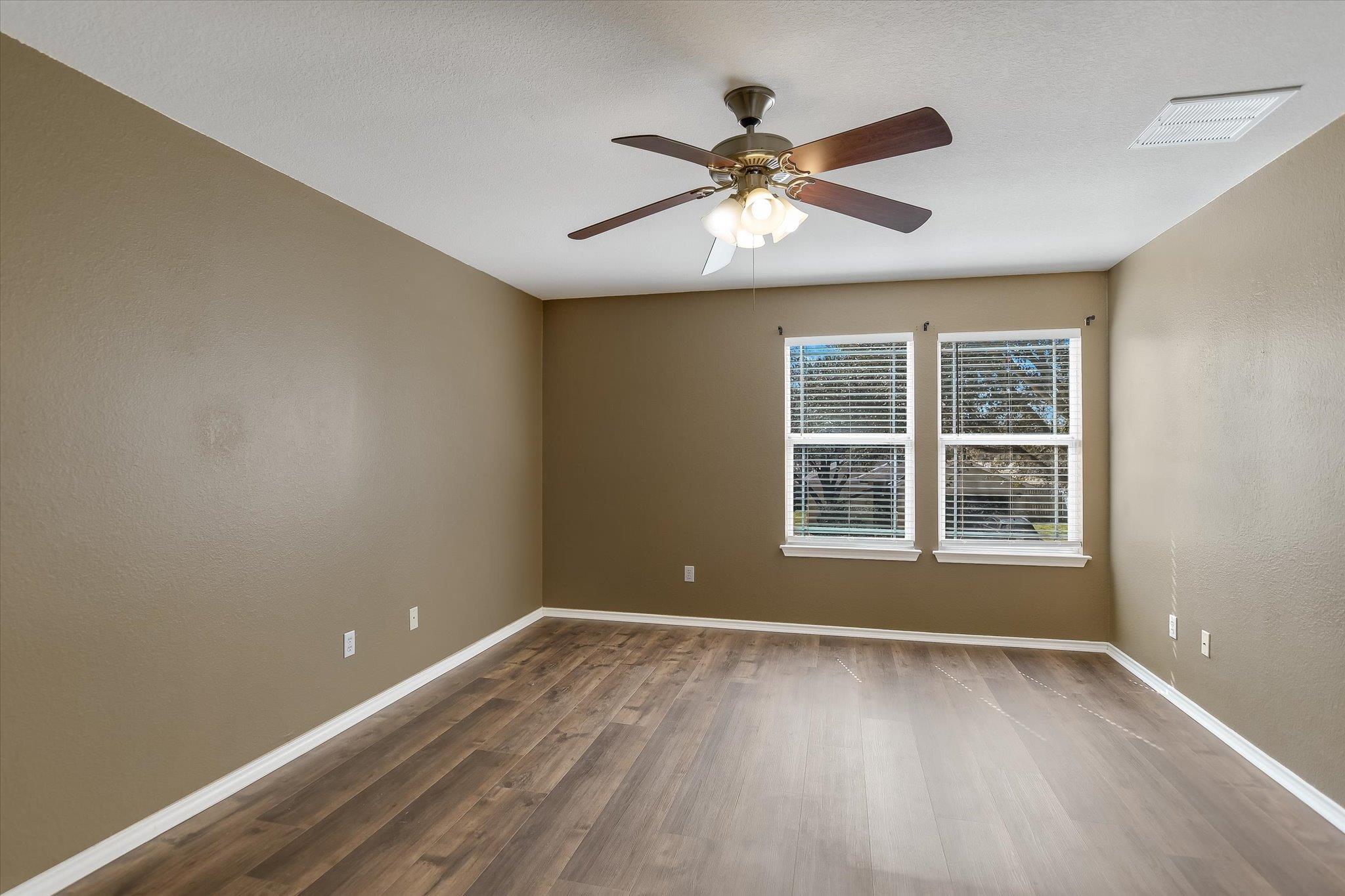 526 W Metcalfe St, Hutto, TX 78634