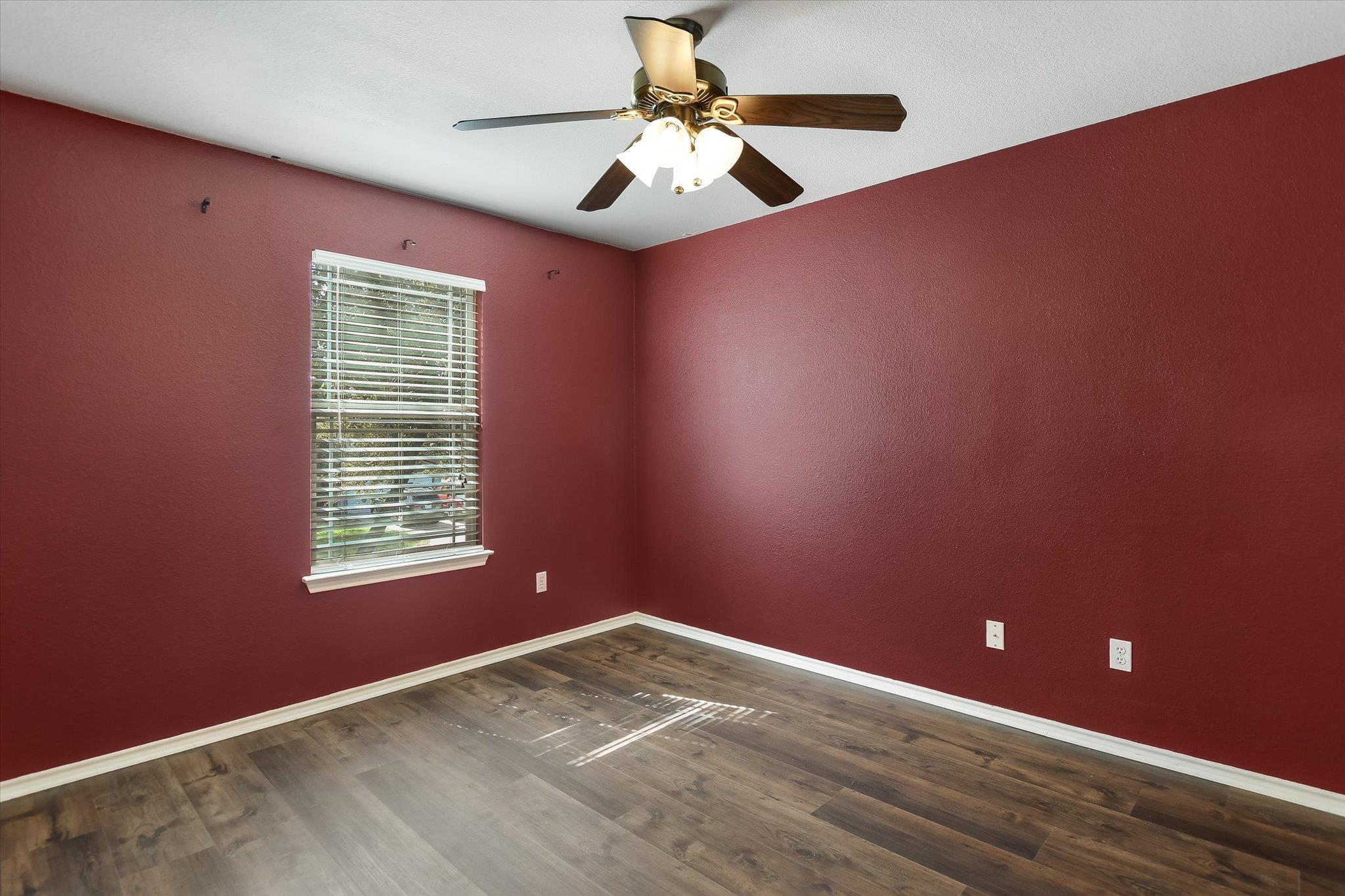 526 W Metcalfe St, Hutto, TX 78634