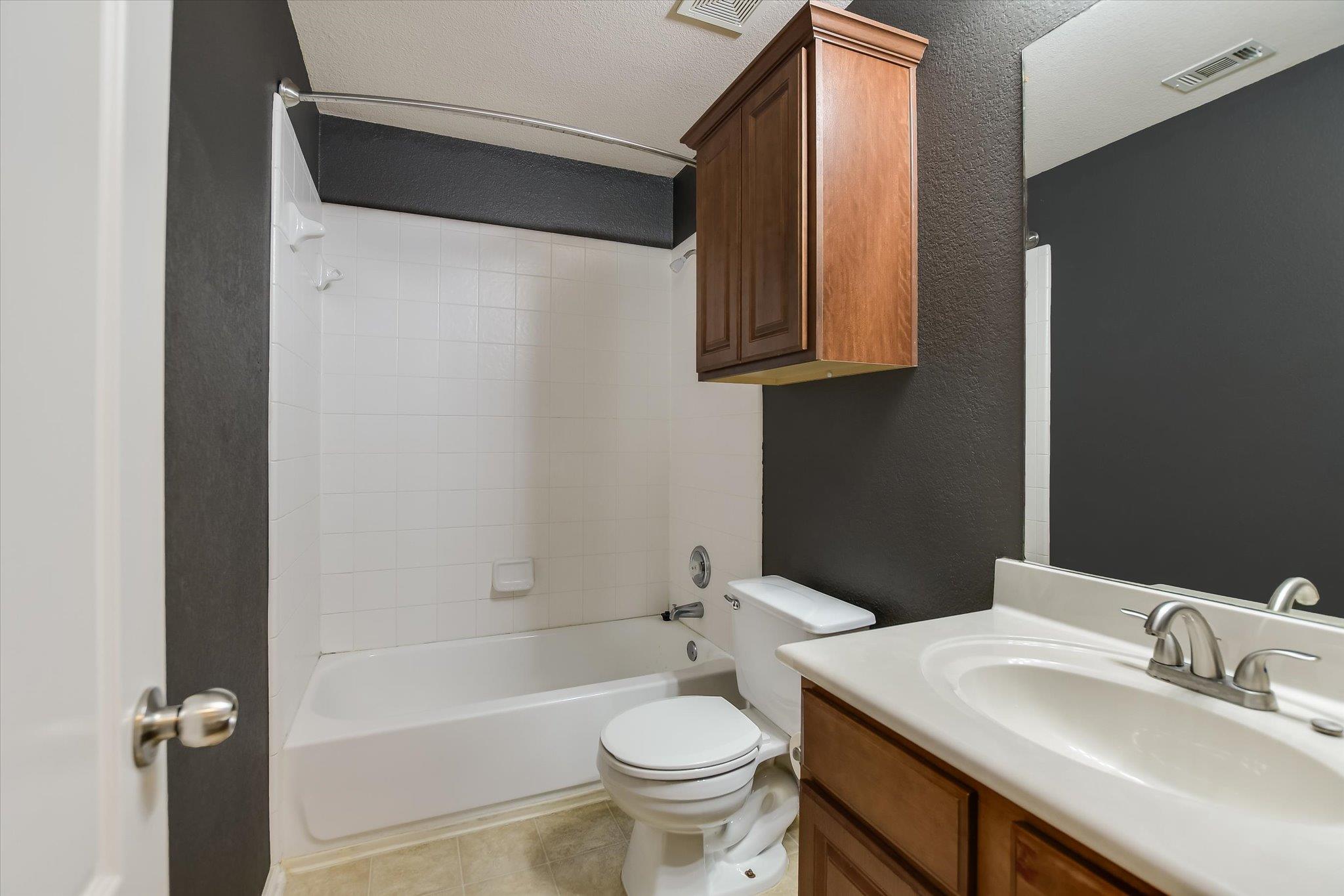 526 W Metcalfe St, Hutto, TX 78634