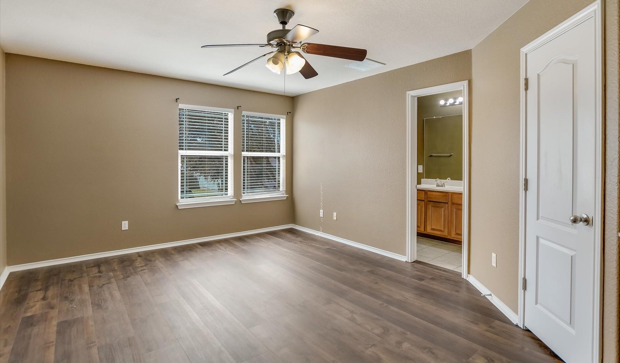 526 W Metcalfe St, Hutto, TX 78634