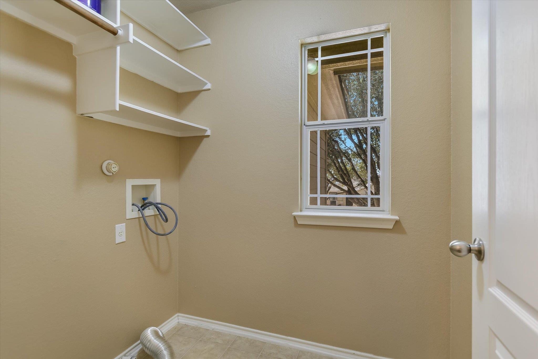 526 W Metcalfe St, Hutto, TX 78634