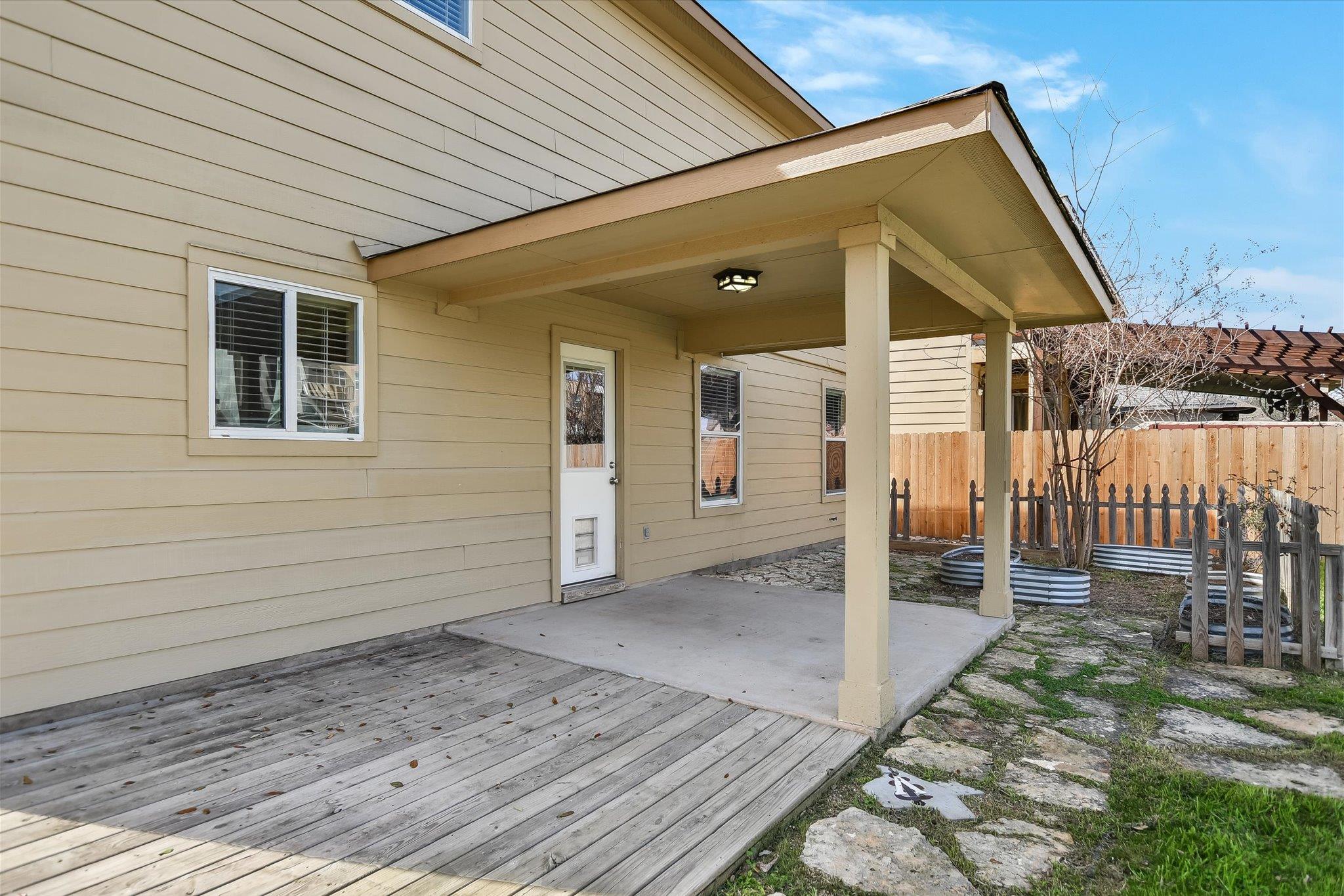 526 W Metcalfe St, Hutto, TX 78634