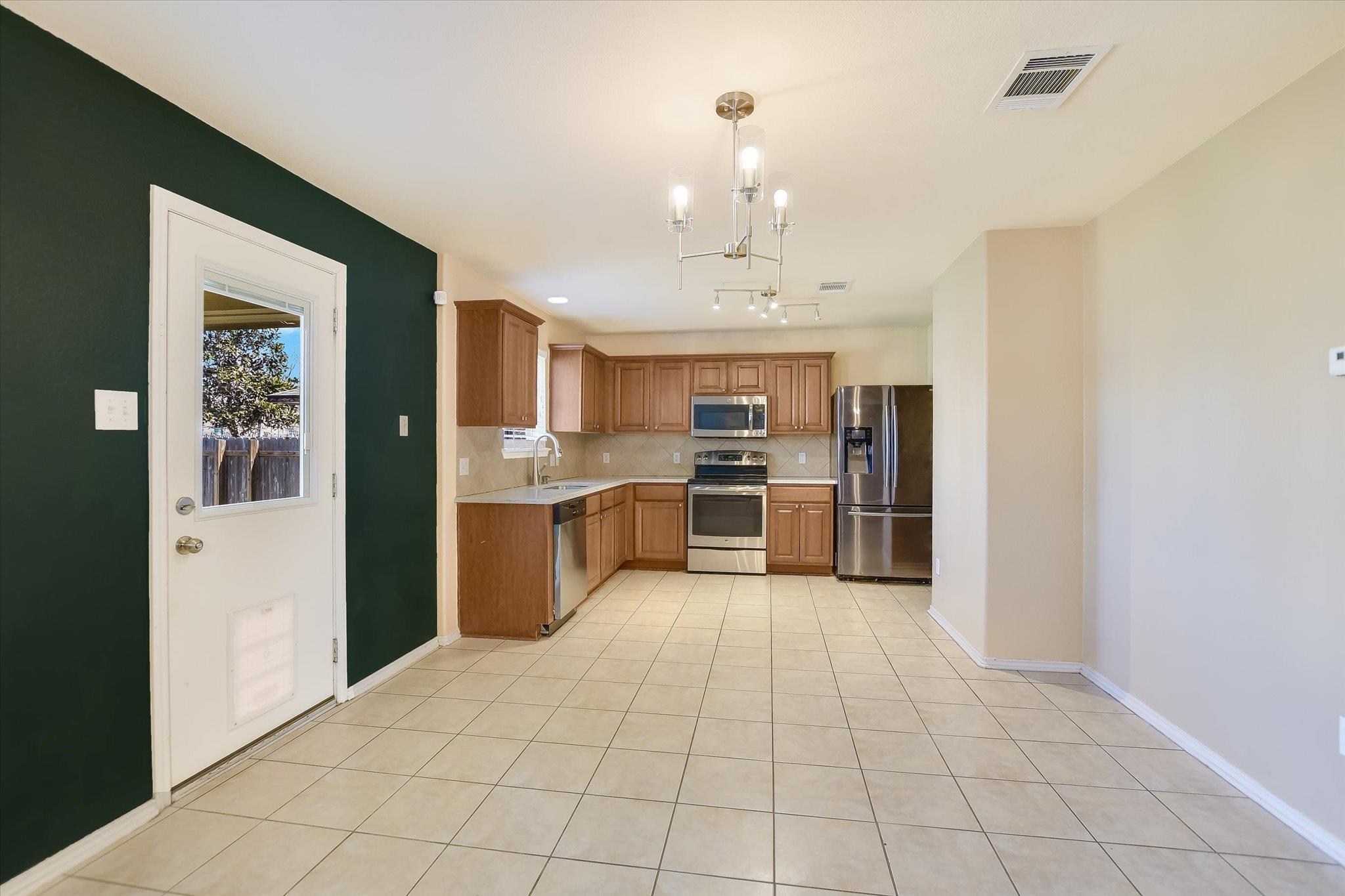 526 W Metcalfe St, Hutto, TX 78634