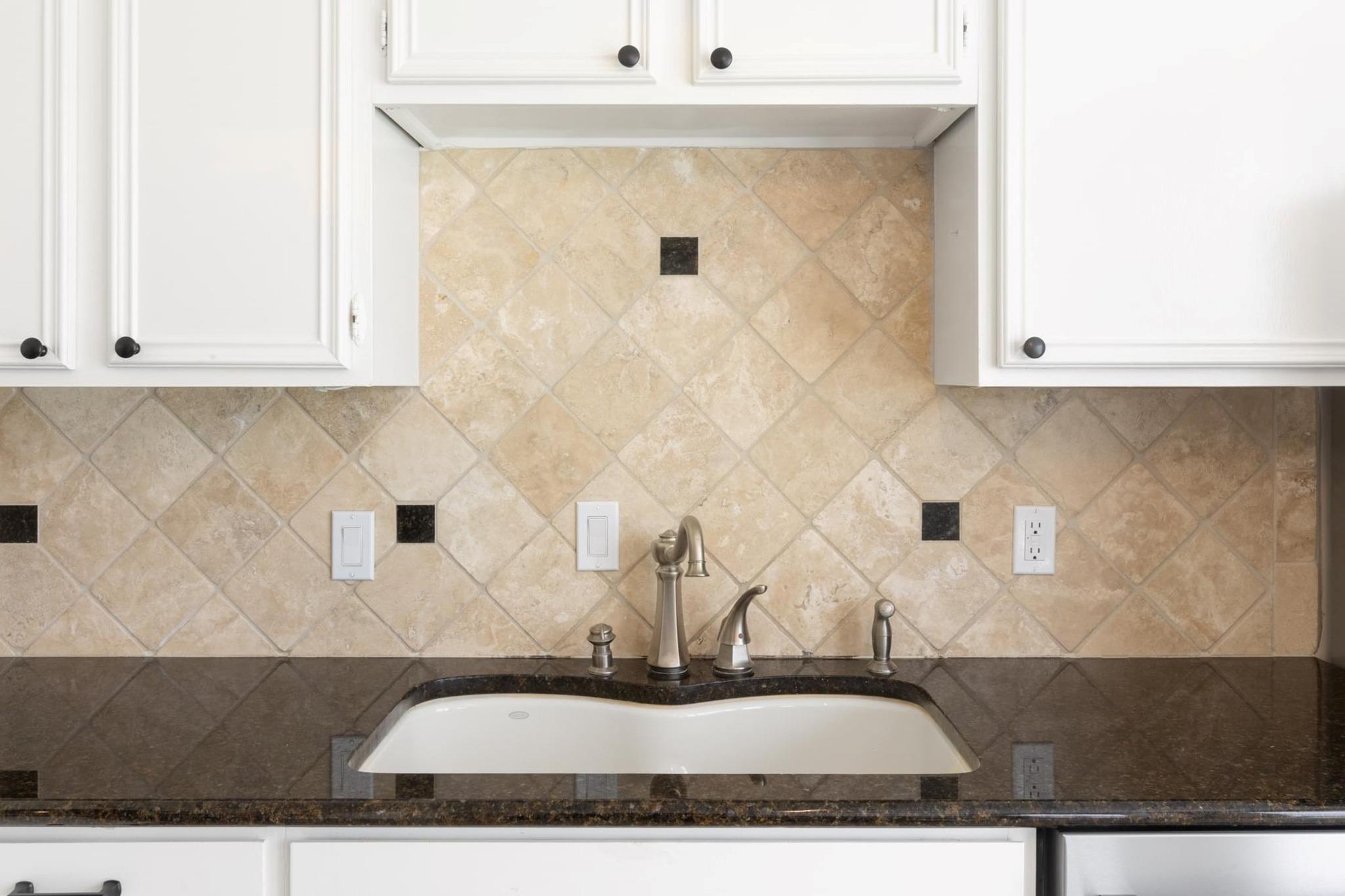 105 World Of Tennis Sq, Lakeway, TX 78738