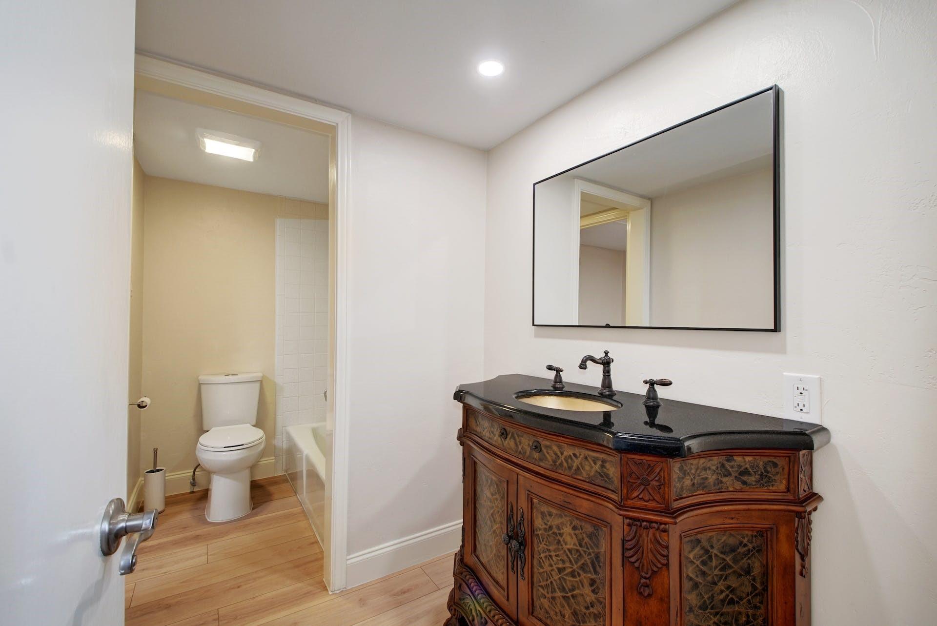 105 World Of Tennis Sq, Lakeway, TX 78738