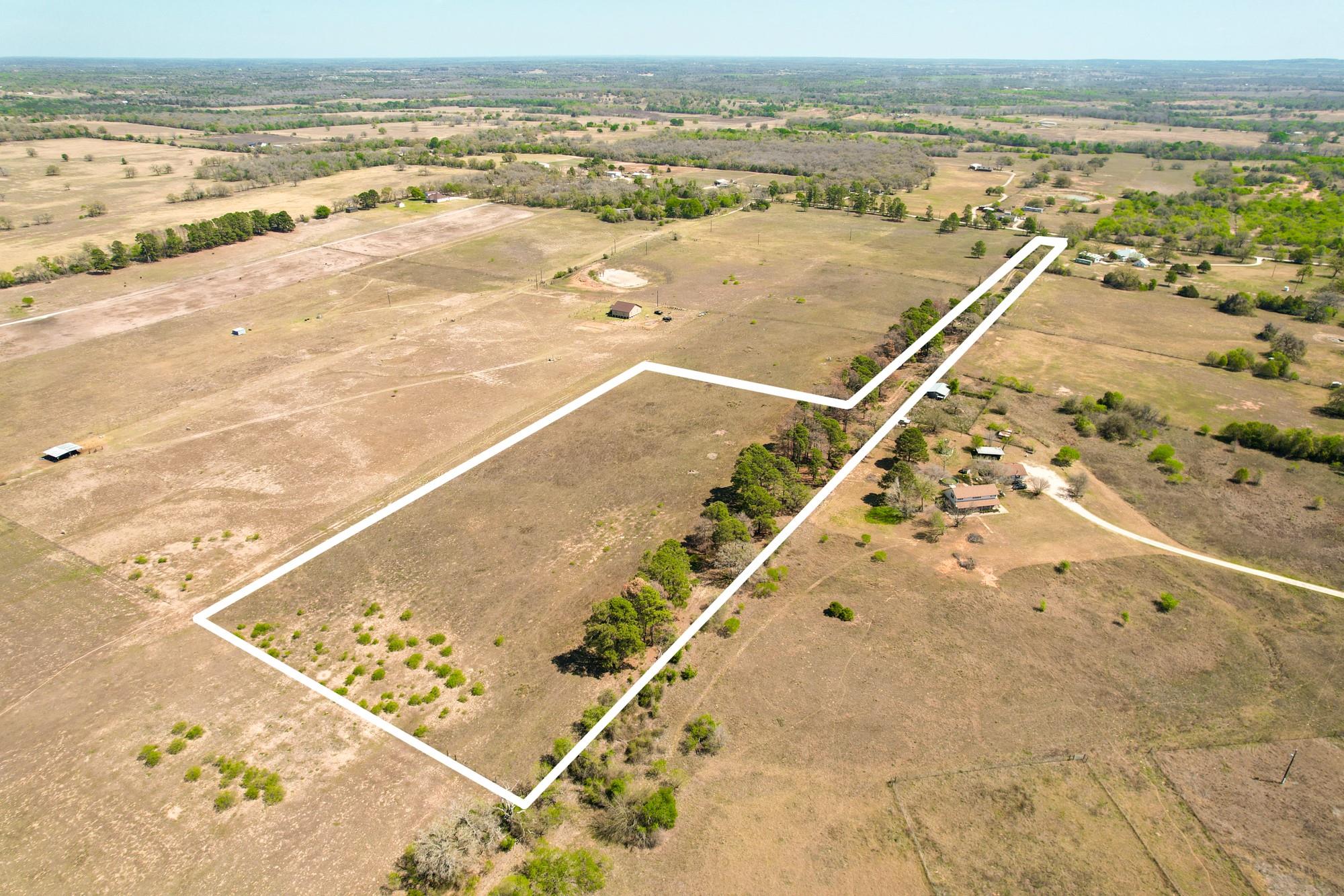 1550 Cattlemens Row, Lockhart, TX 78644