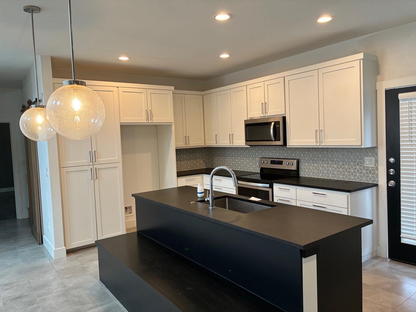 403 Summit Ridge Dr N, Point Venture, TX 78645