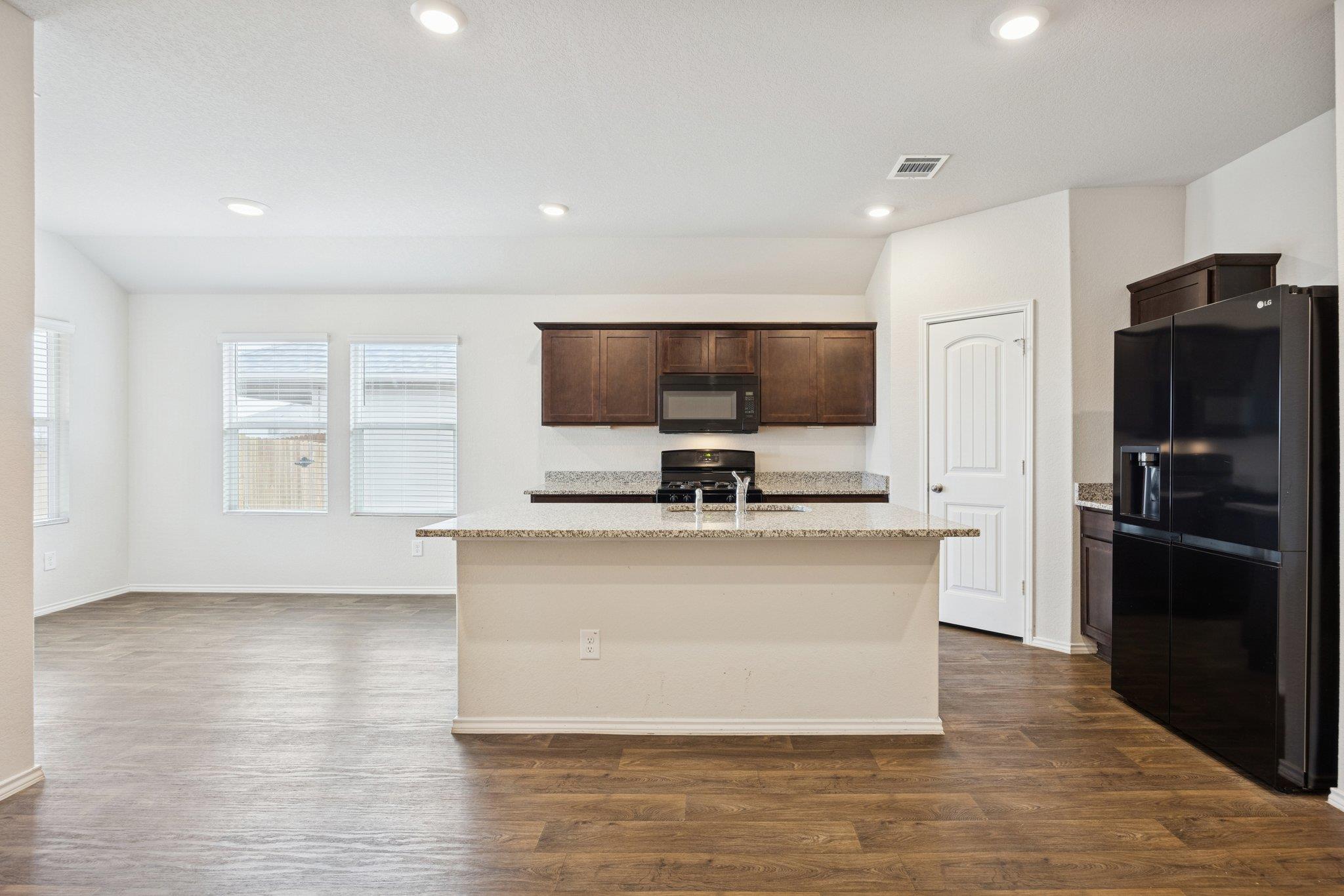 323 Shimmering Cv, San Marcos, TX 78666