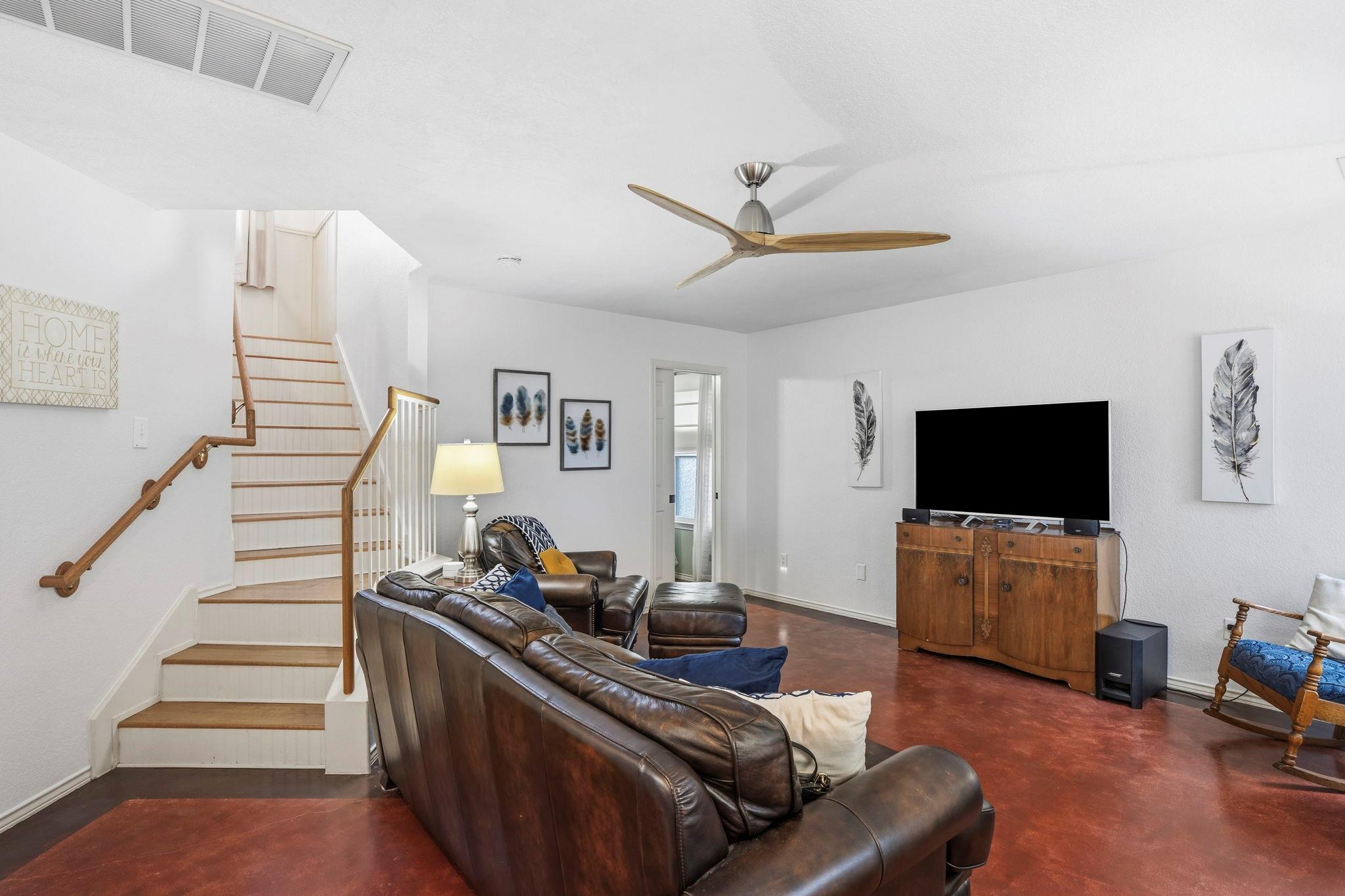 334 Haupt Dr, Kyle, TX 78640