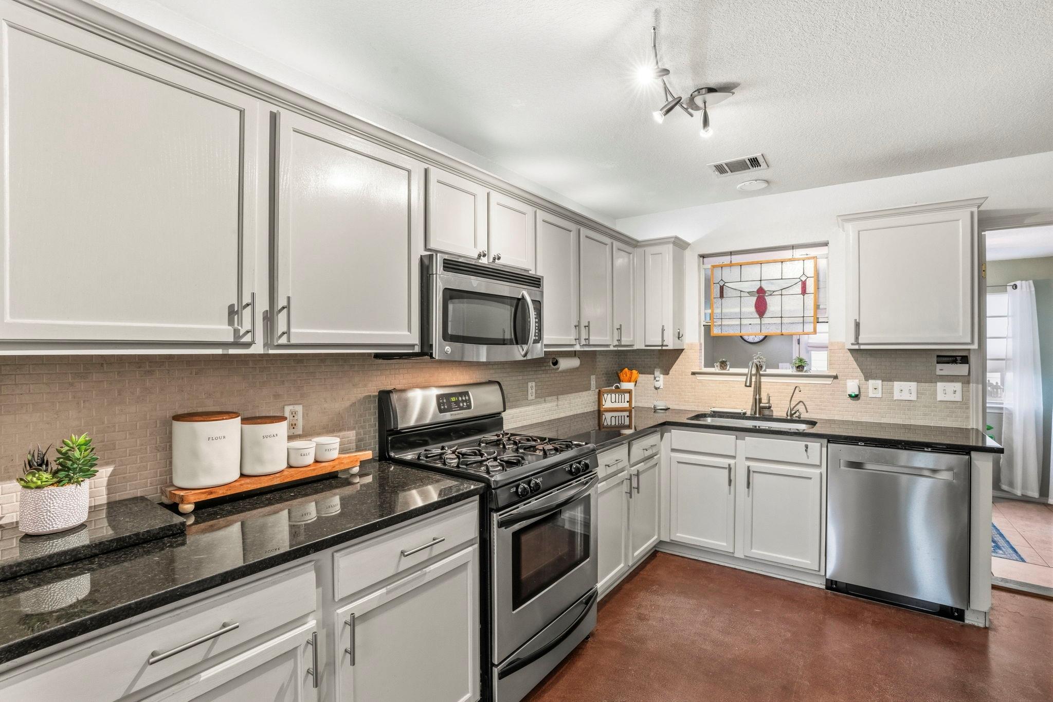 334 Haupt Dr, Kyle, TX 78640