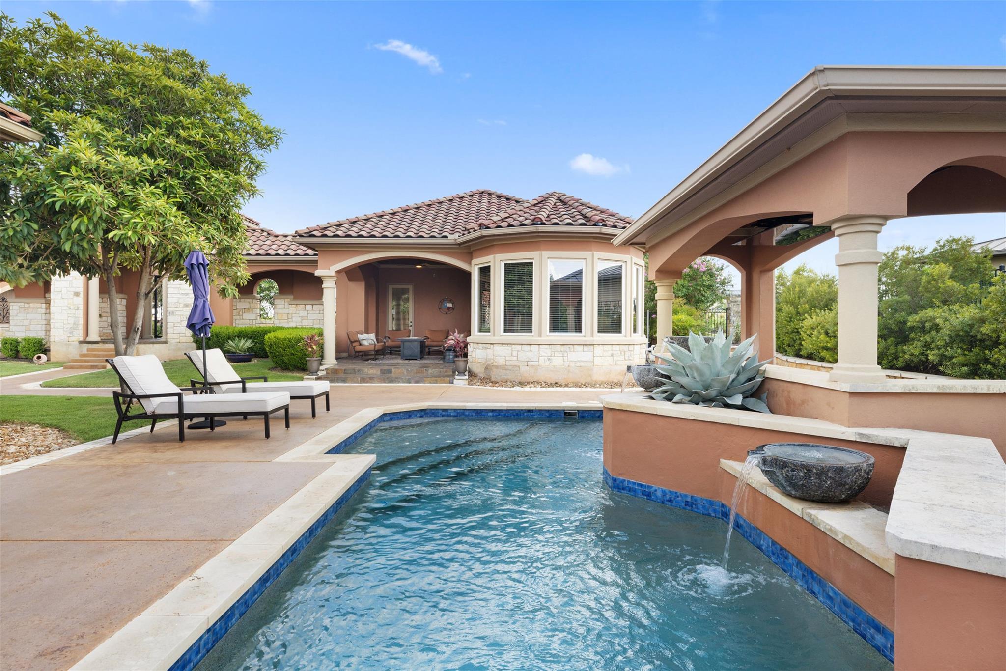 25616 Kahala Sunset Ct, Spicewood, TX 78669