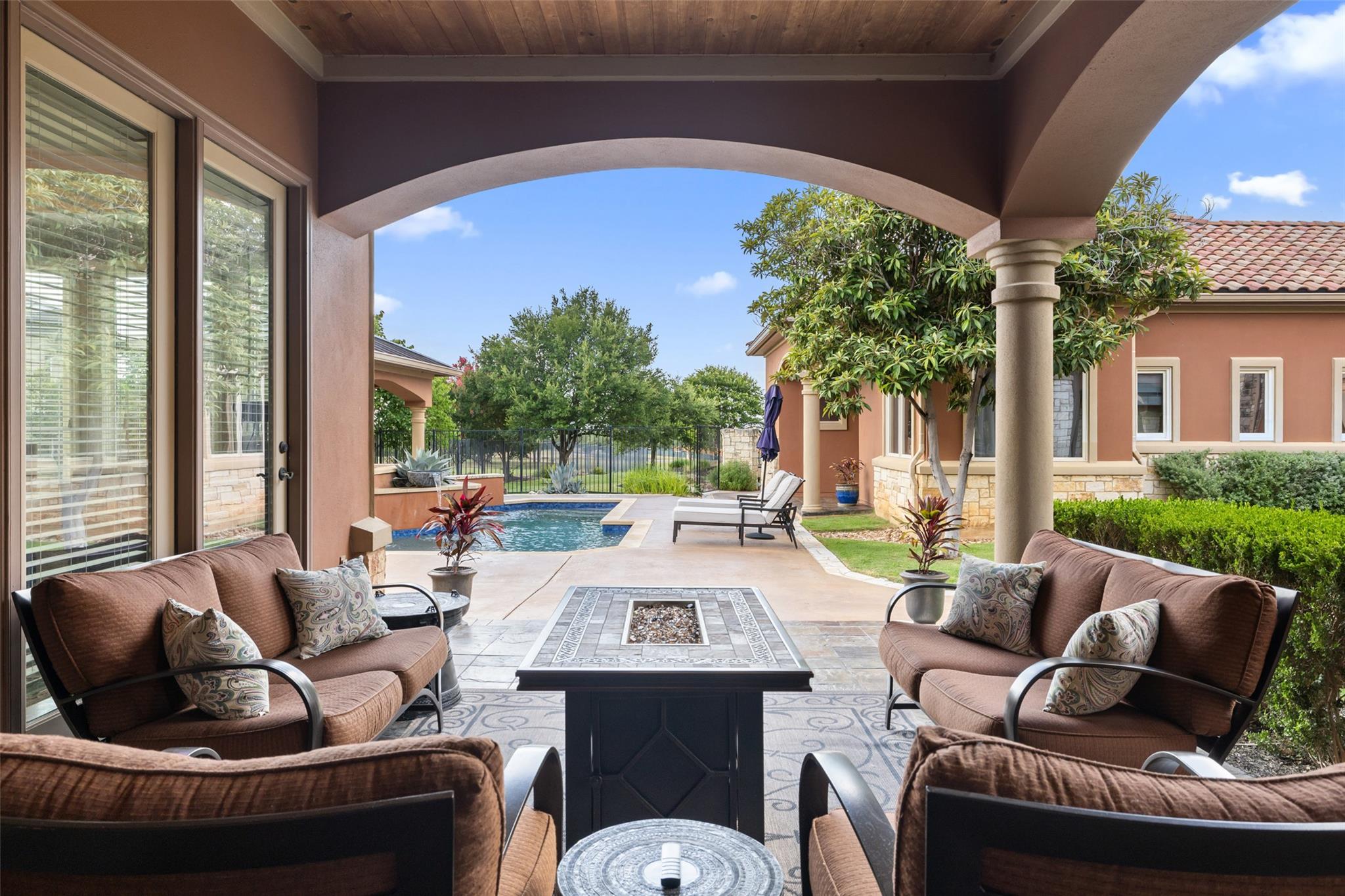 25616 Kahala Sunset Ct, Spicewood, TX 78669