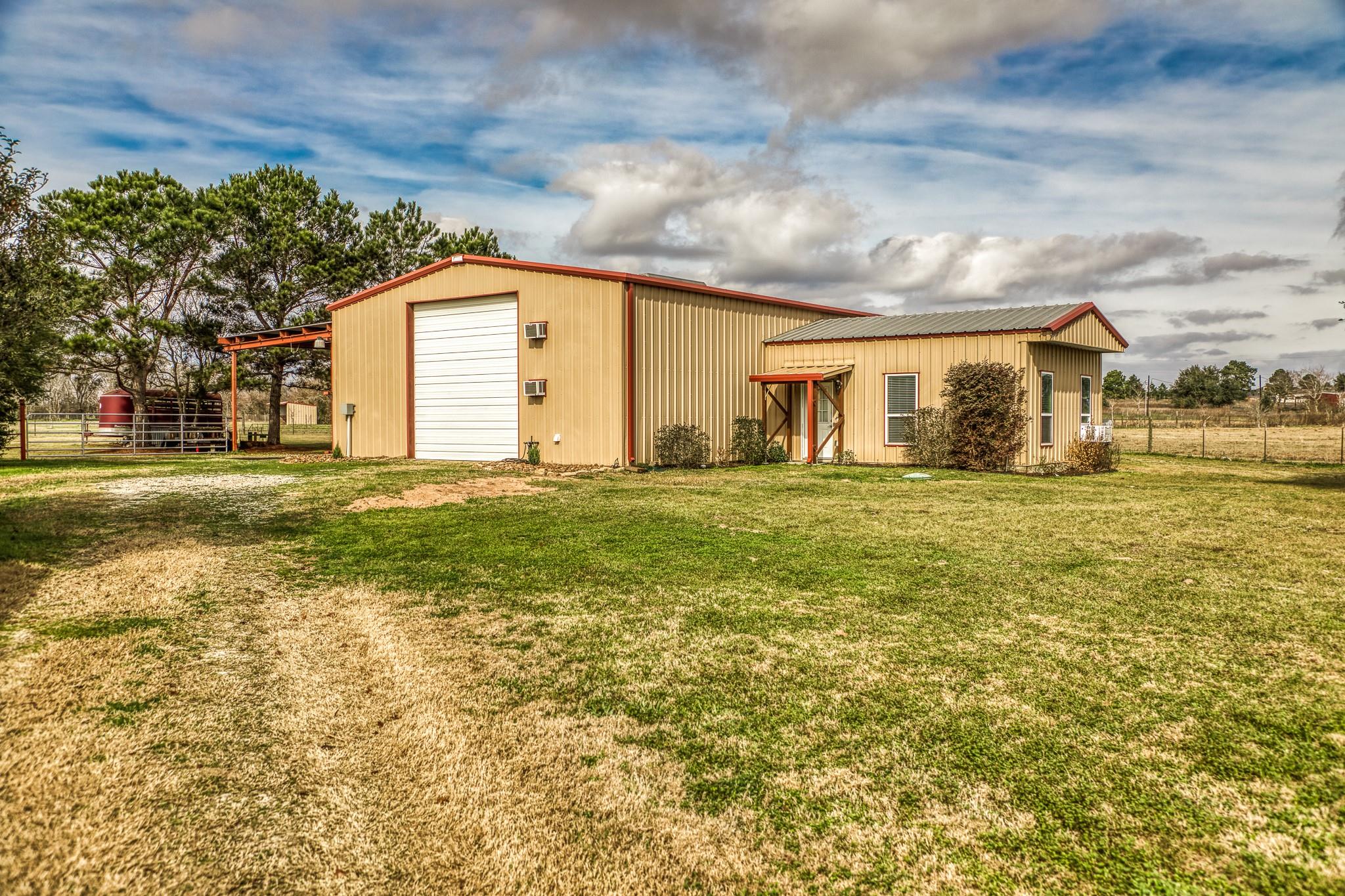 677 Grubbs Rd, Sealy, TX 77474