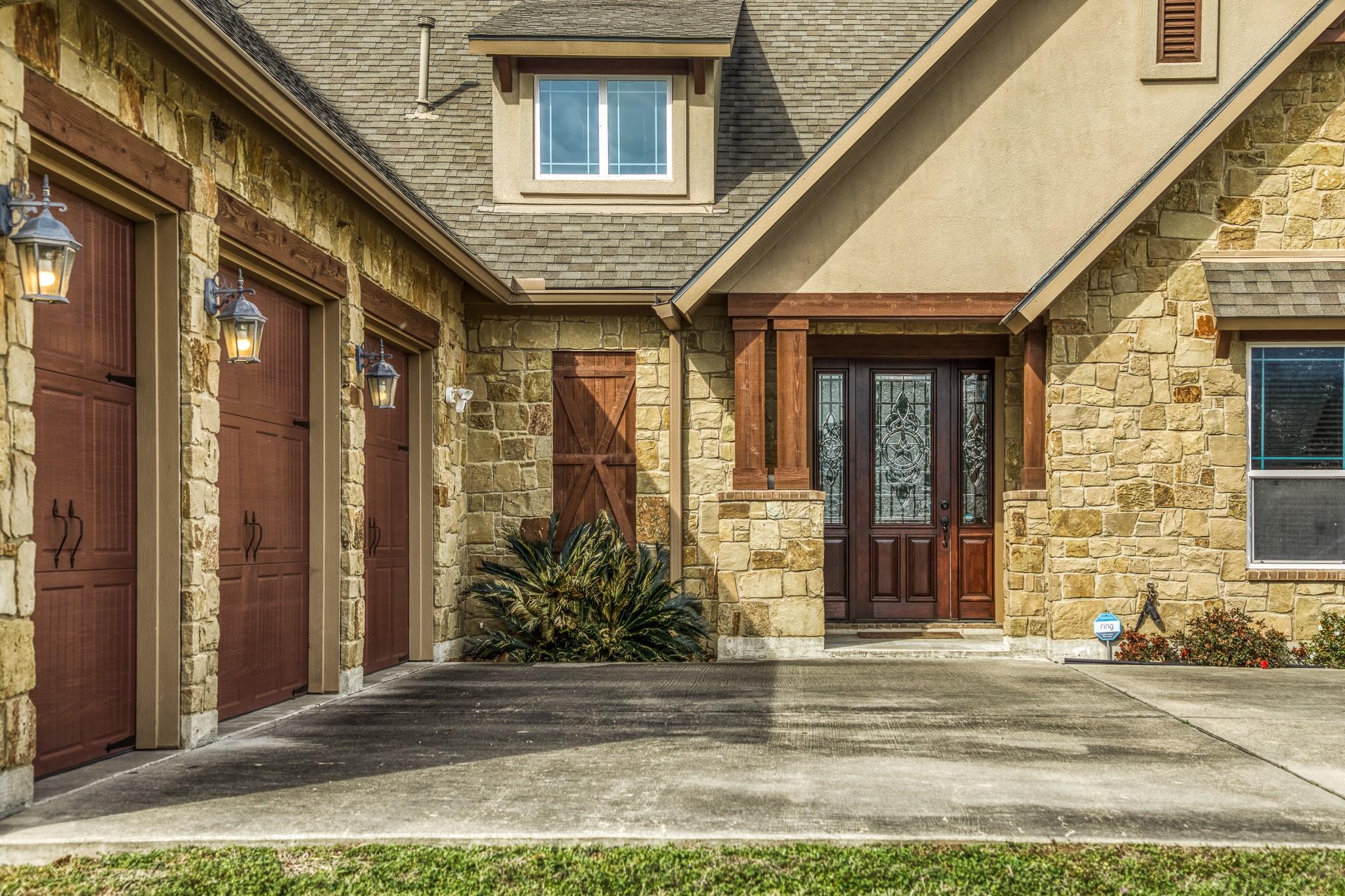 677 Grubbs Rd, Sealy, TX 77474