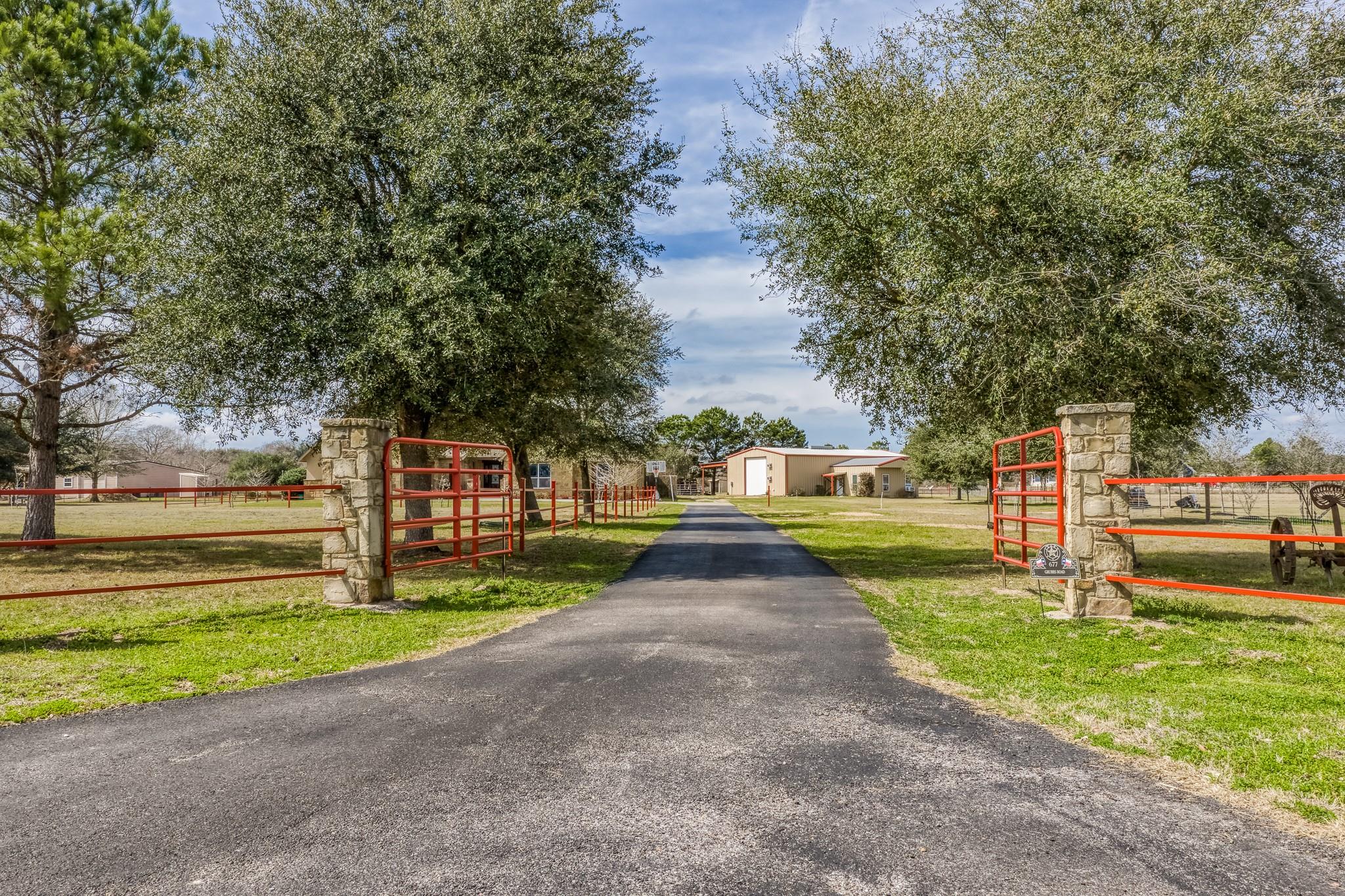 677 Grubbs Rd, Sealy, TX 77474