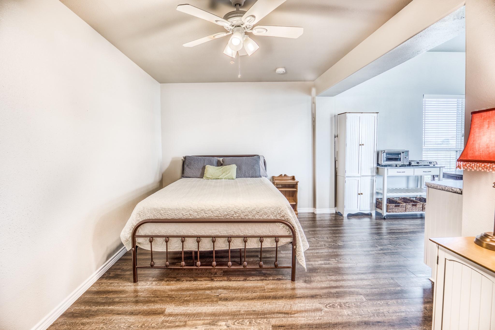 677 Grubbs Rd, Sealy, TX 77474