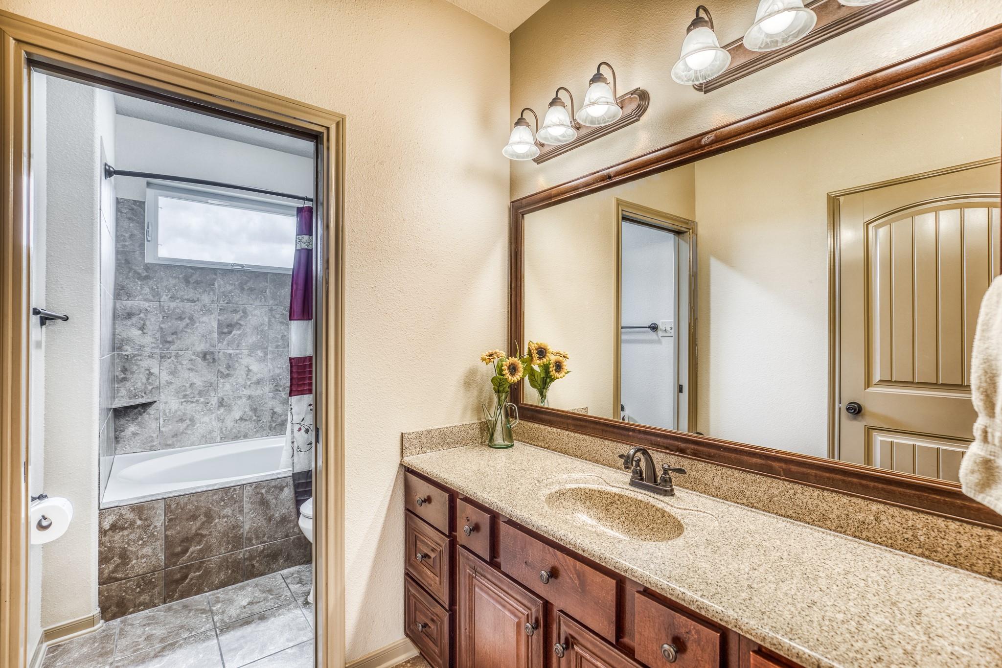 677 Grubbs Rd, Sealy, TX 77474