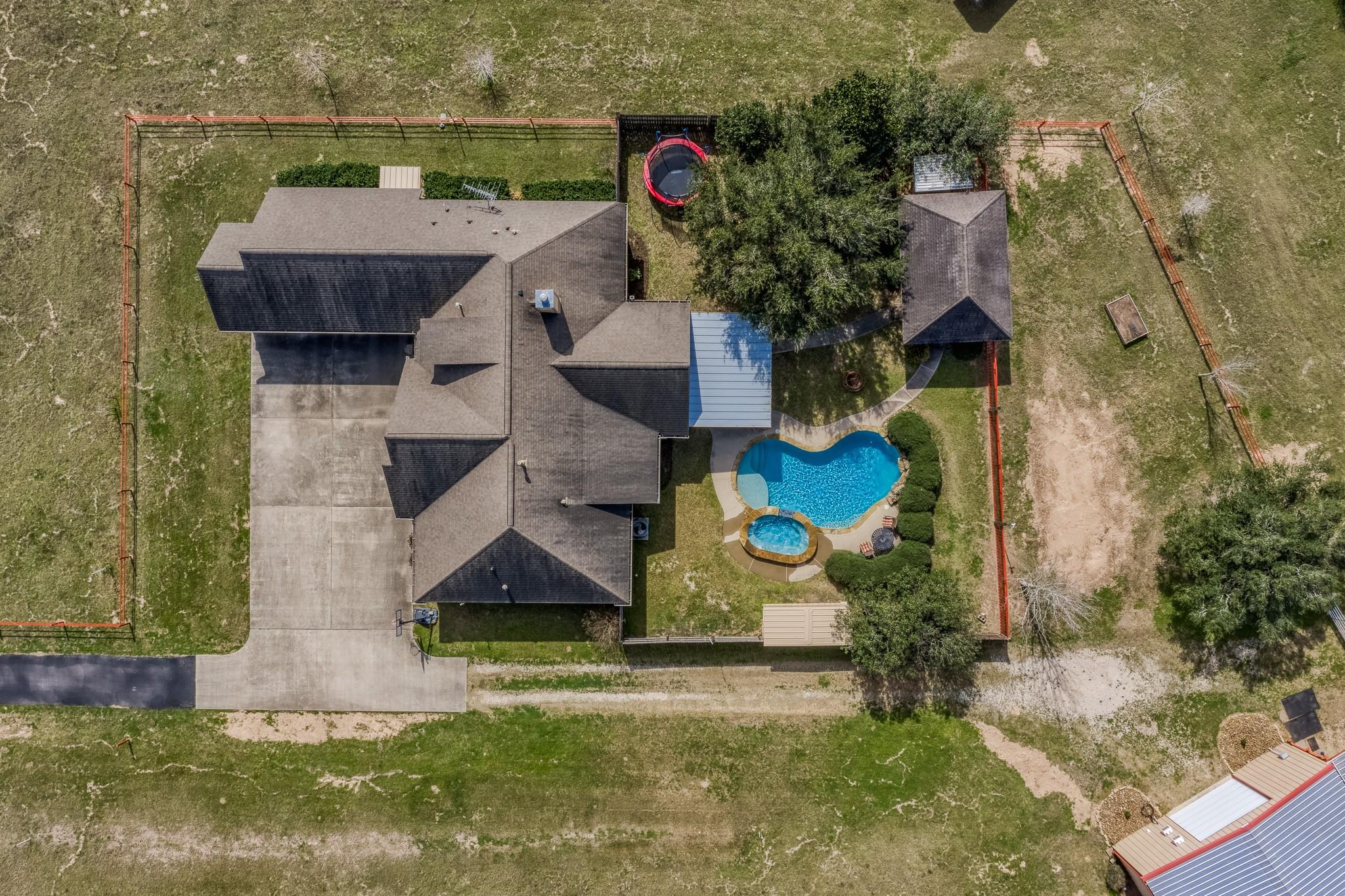 677 Grubbs Rd, Sealy, TX 77474