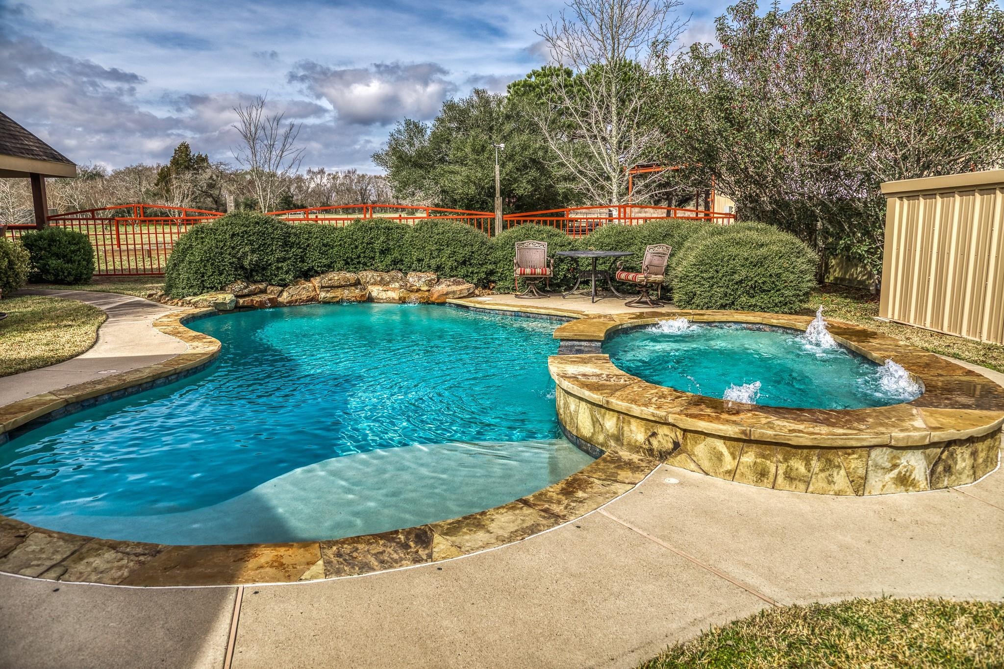 677 Grubbs Rd, Sealy, TX 77474