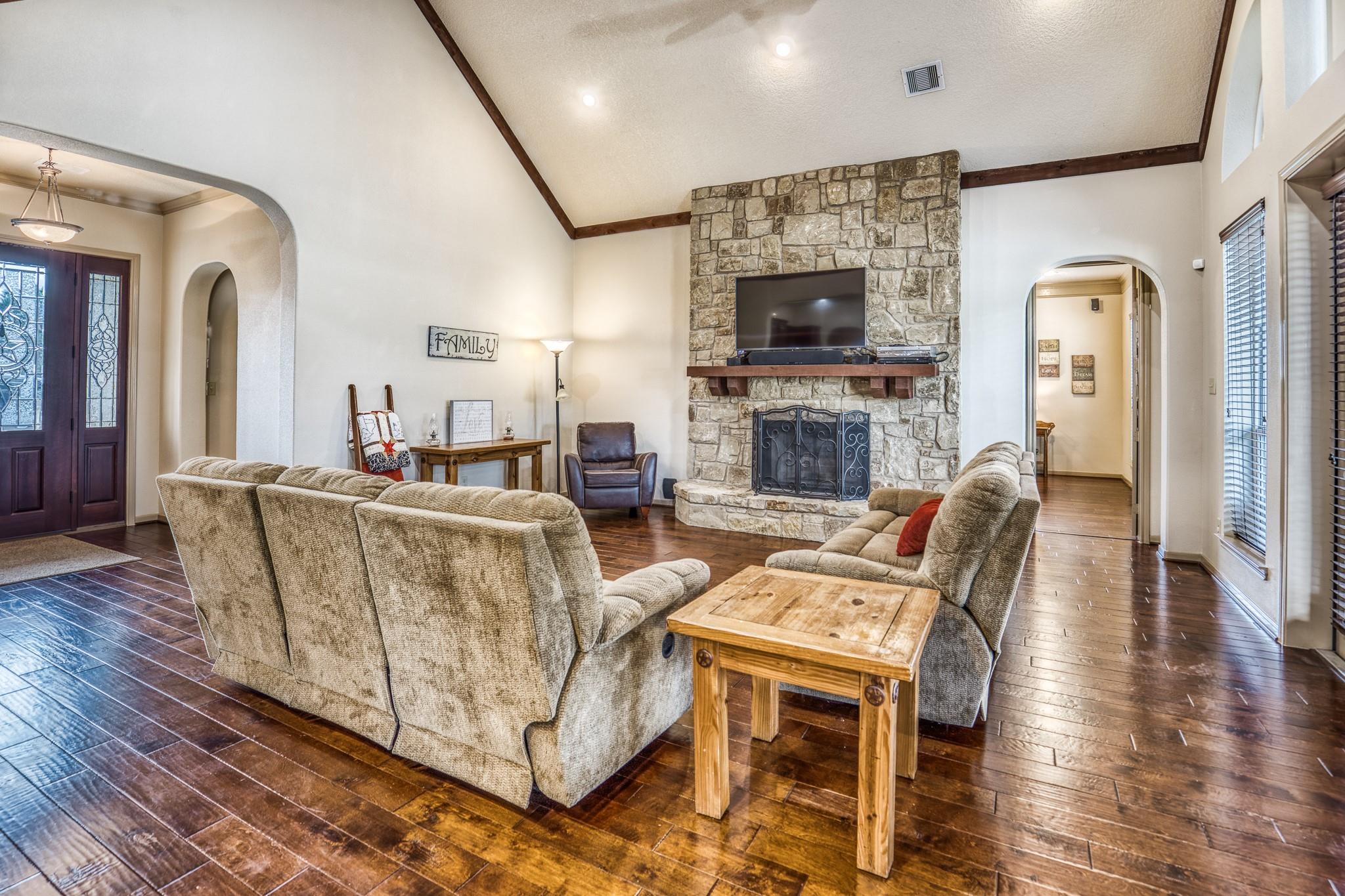 677 Grubbs Rd, Sealy, TX 77474