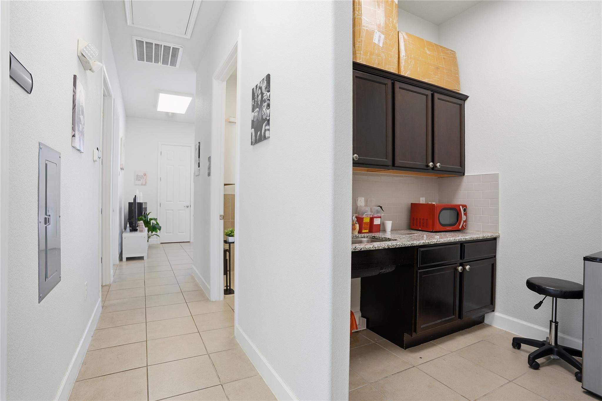 2251 Bagdad Rd # 302, Cedar Park, TX 78613