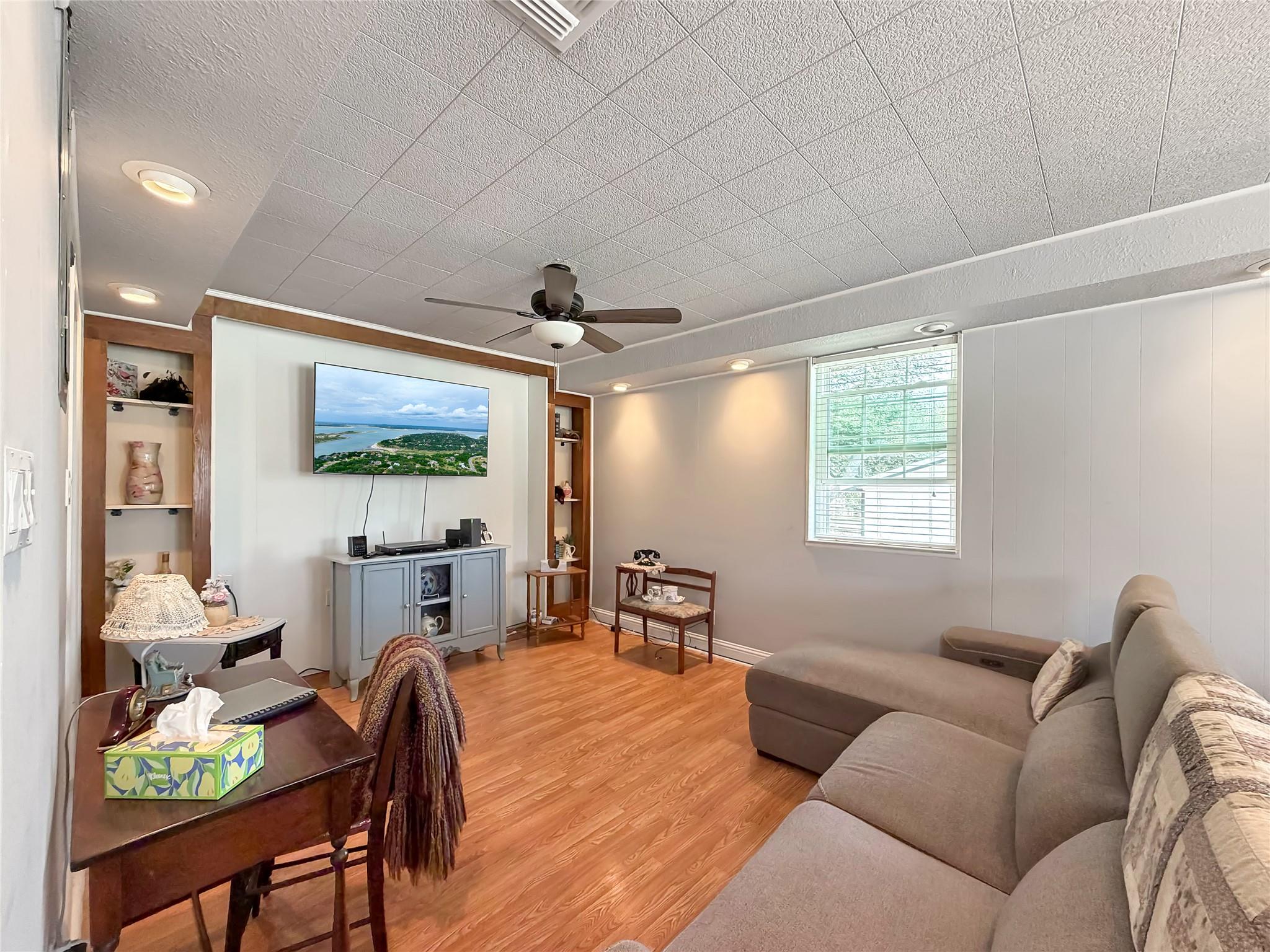 301 Canyon Edge, Canyon Lake, TX 78133