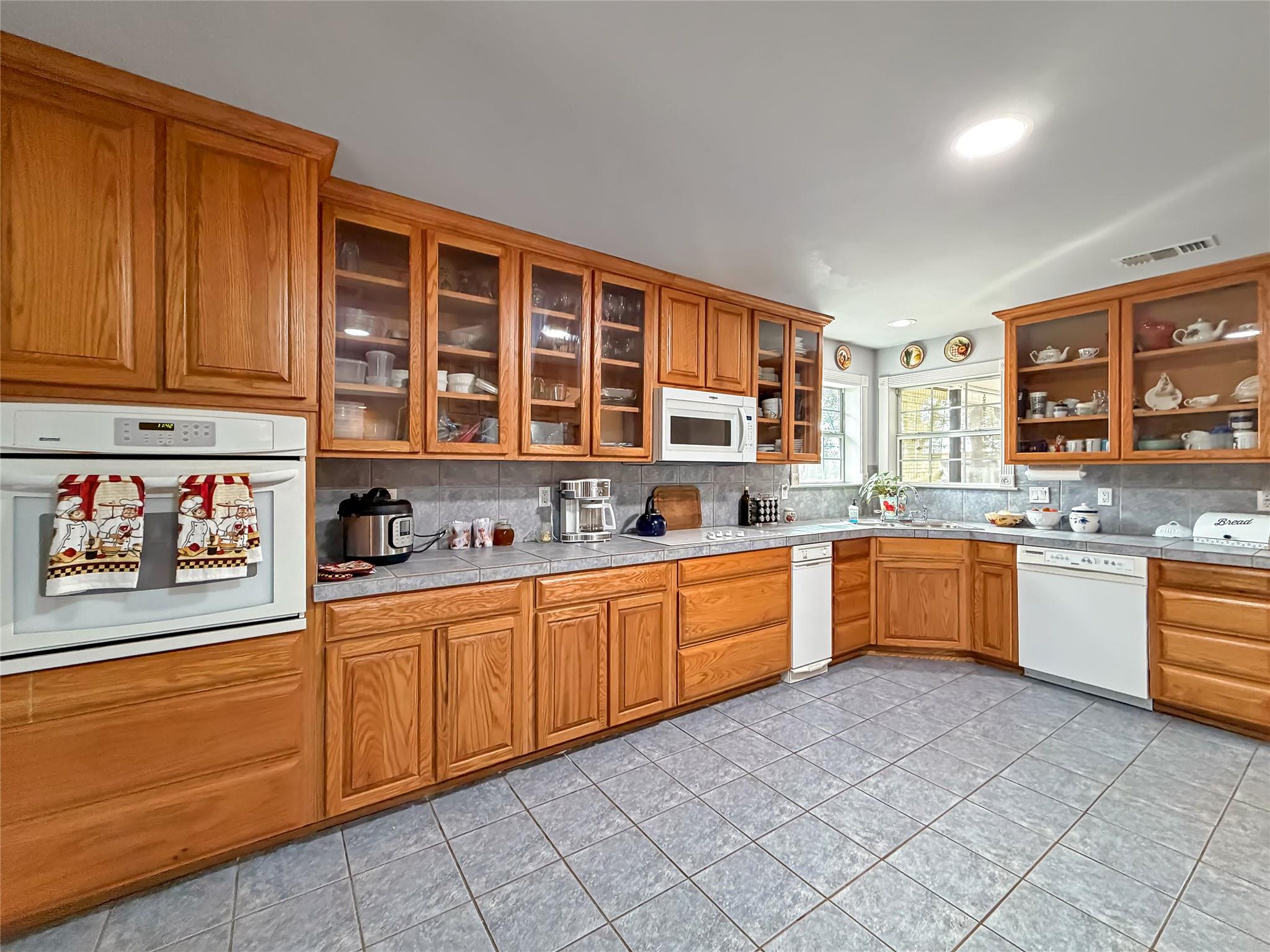 301 Canyon Edge, Canyon Lake, TX 78133