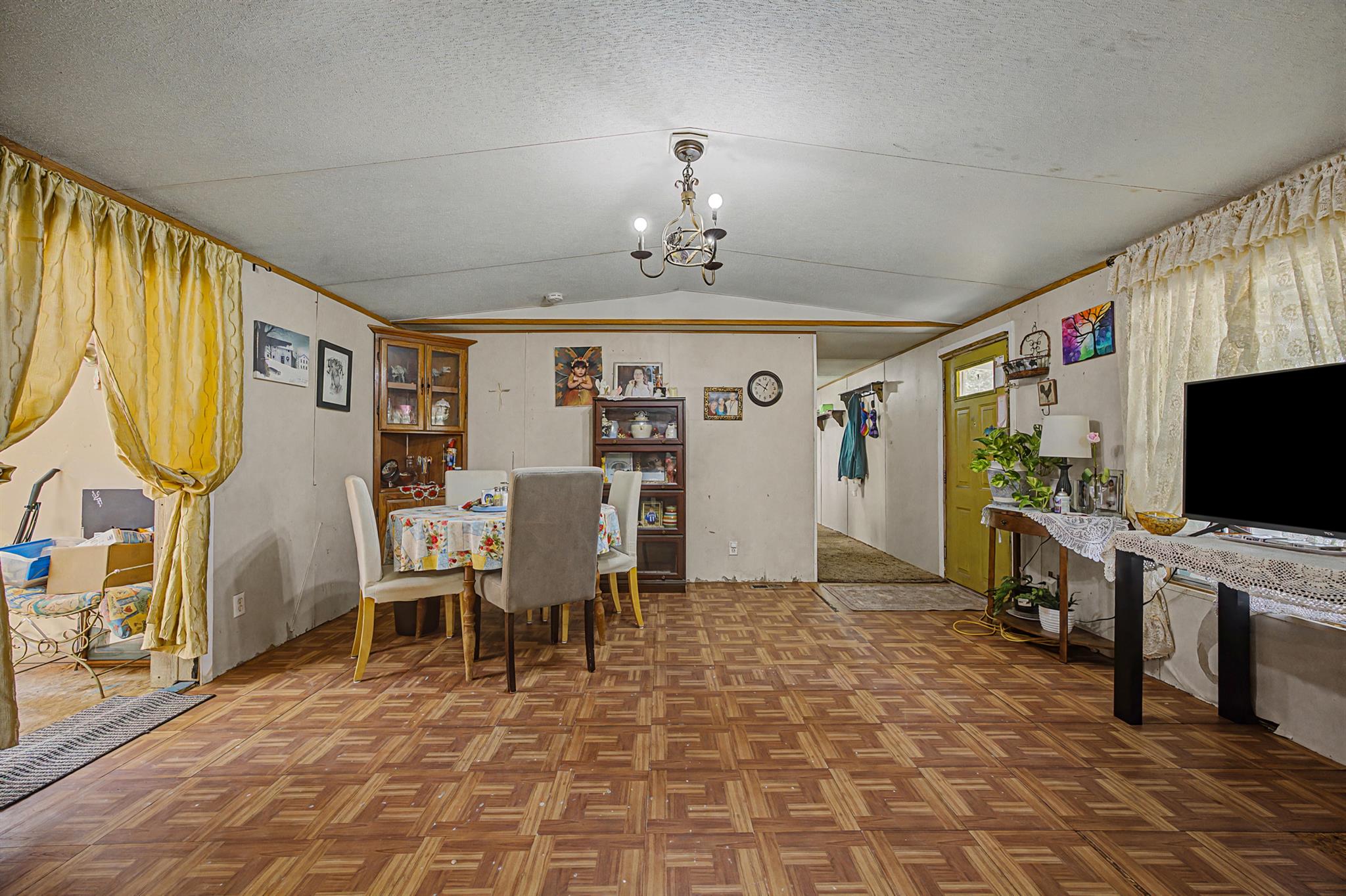 105 S Austin Dr, Paige, TX 78659