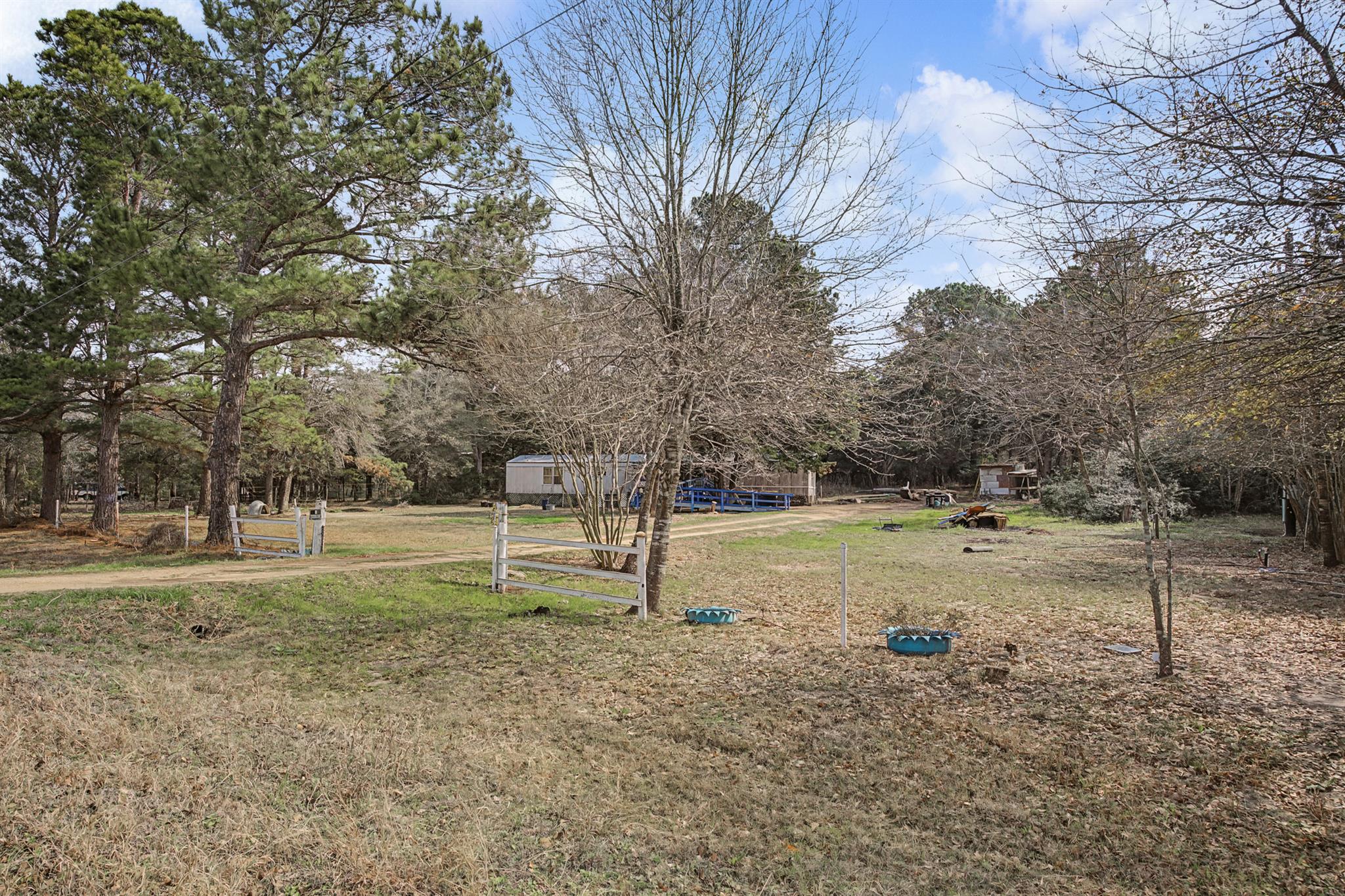 105 S Austin Dr, Paige, TX 78659