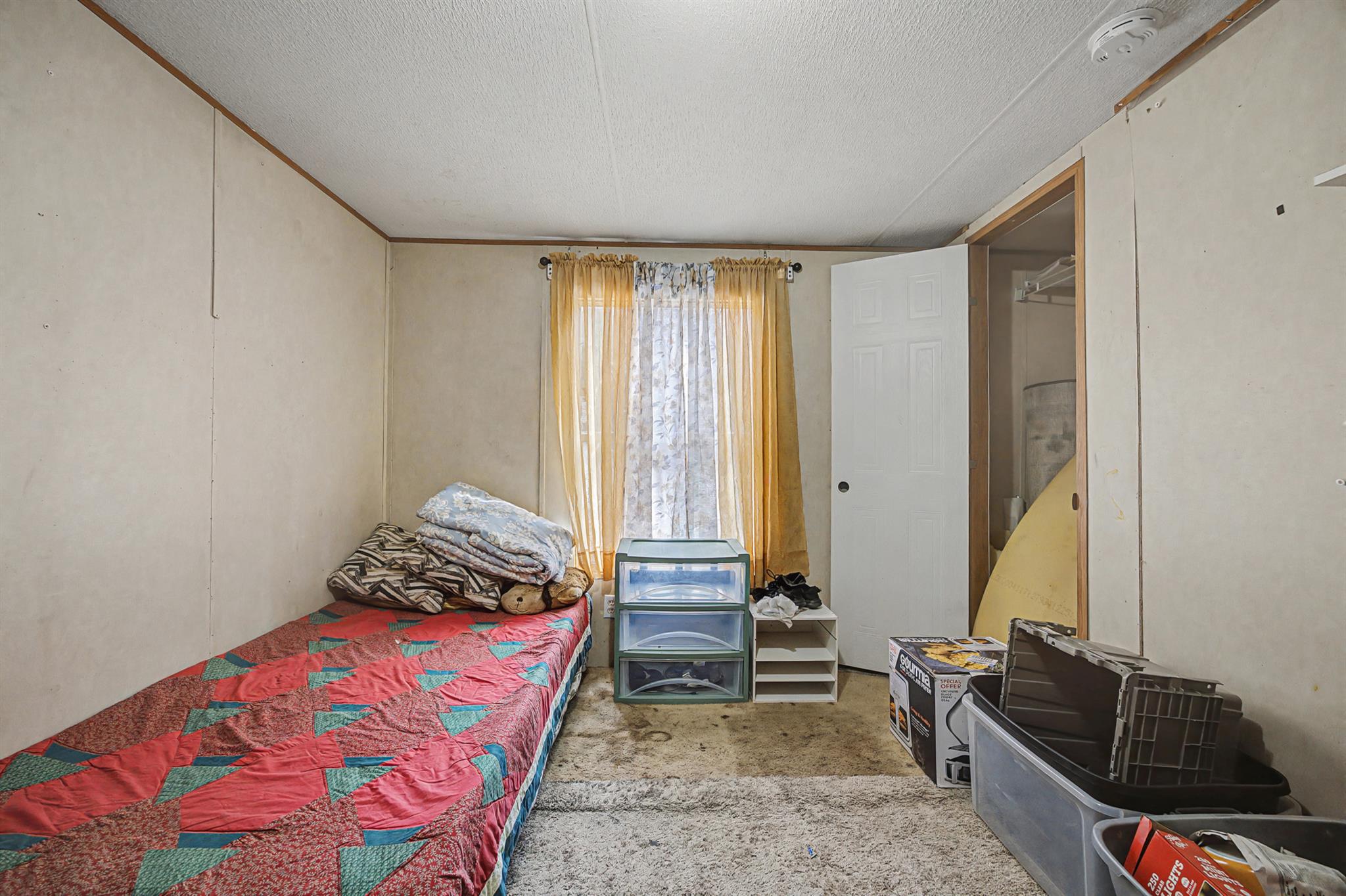 105 S Austin Dr, Paige, TX 78659