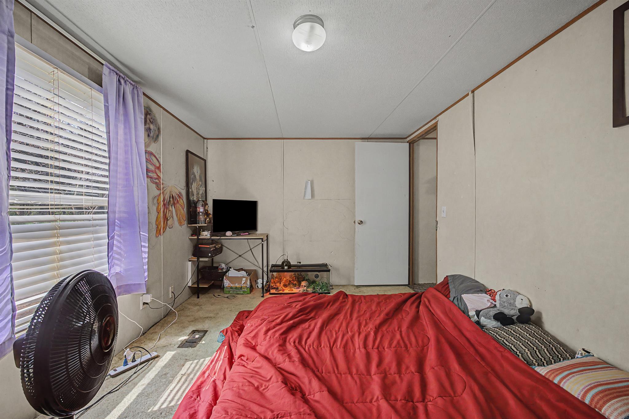 105 S Austin Dr, Paige, TX 78659