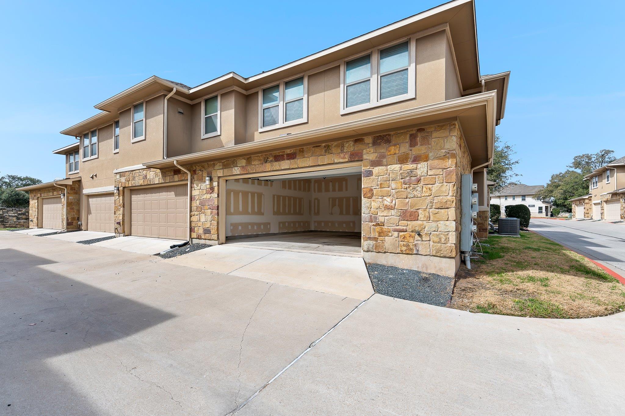 13800 Lyndhurst St # 211, Austin, TX 78717