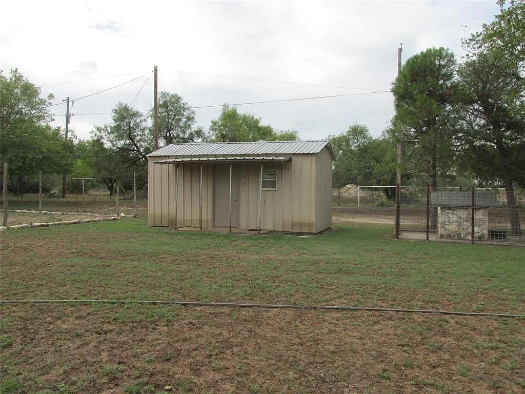121 Bruce St, Brady, TX 76825