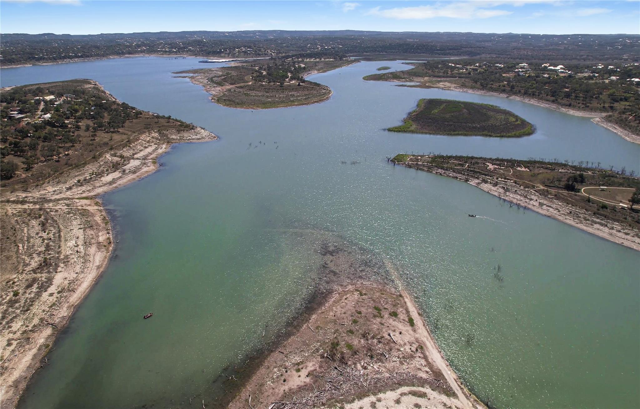 1748 Lakeshore Dr, Canyon Lake, TX 78133