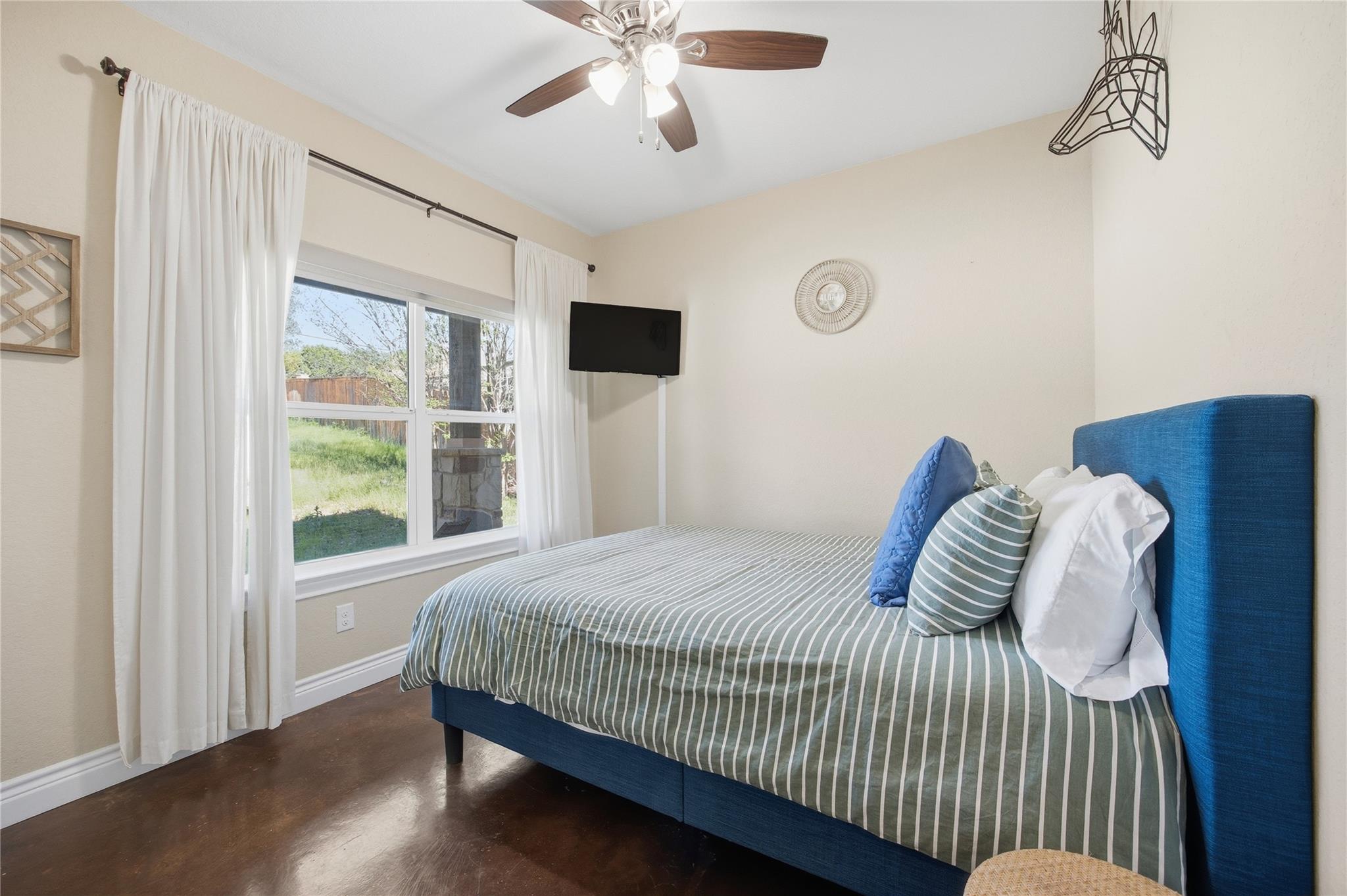 1748 Lakeshore Dr, Canyon Lake, TX 78133