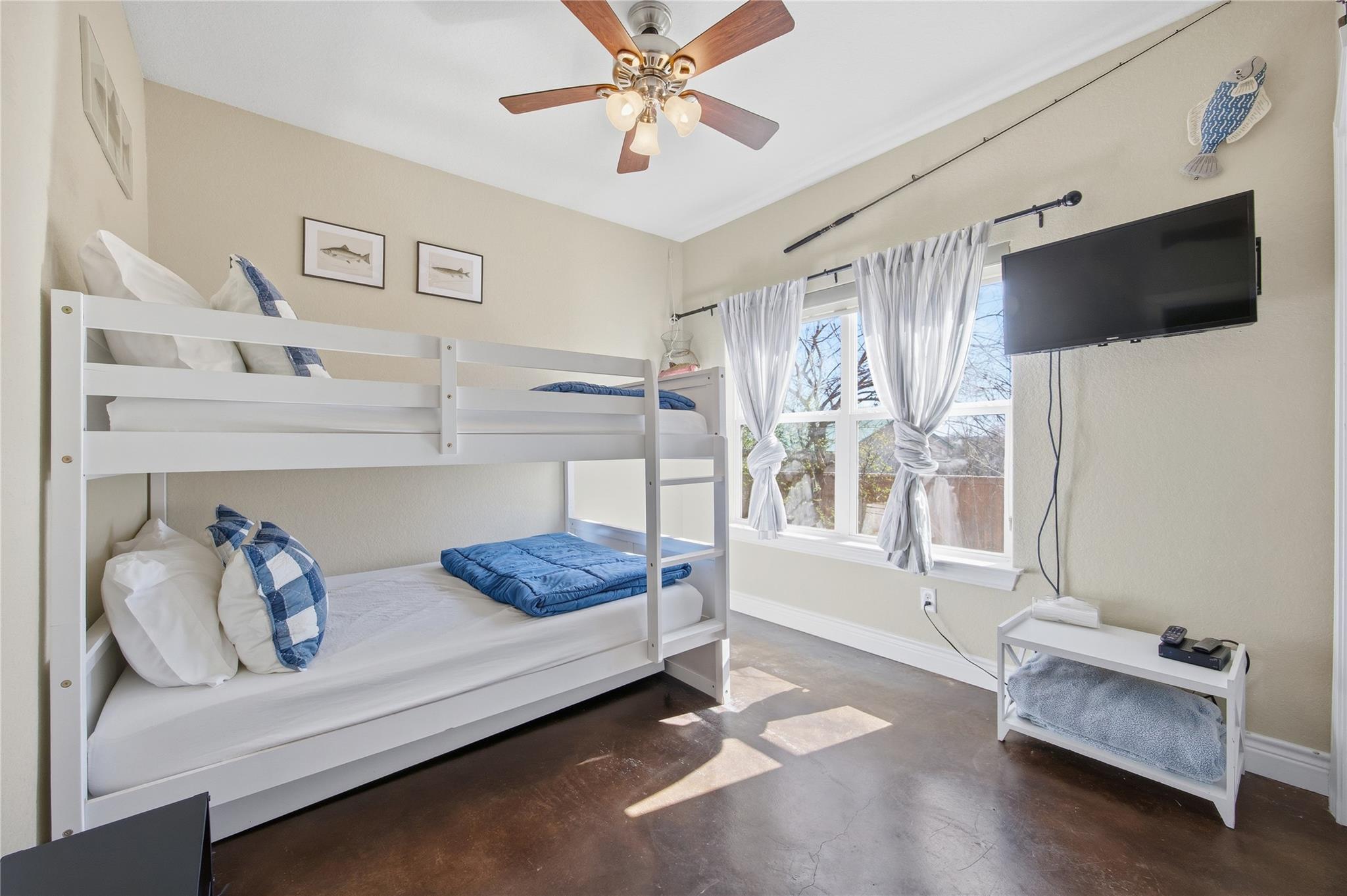 1748 Lakeshore Dr, Canyon Lake, TX 78133