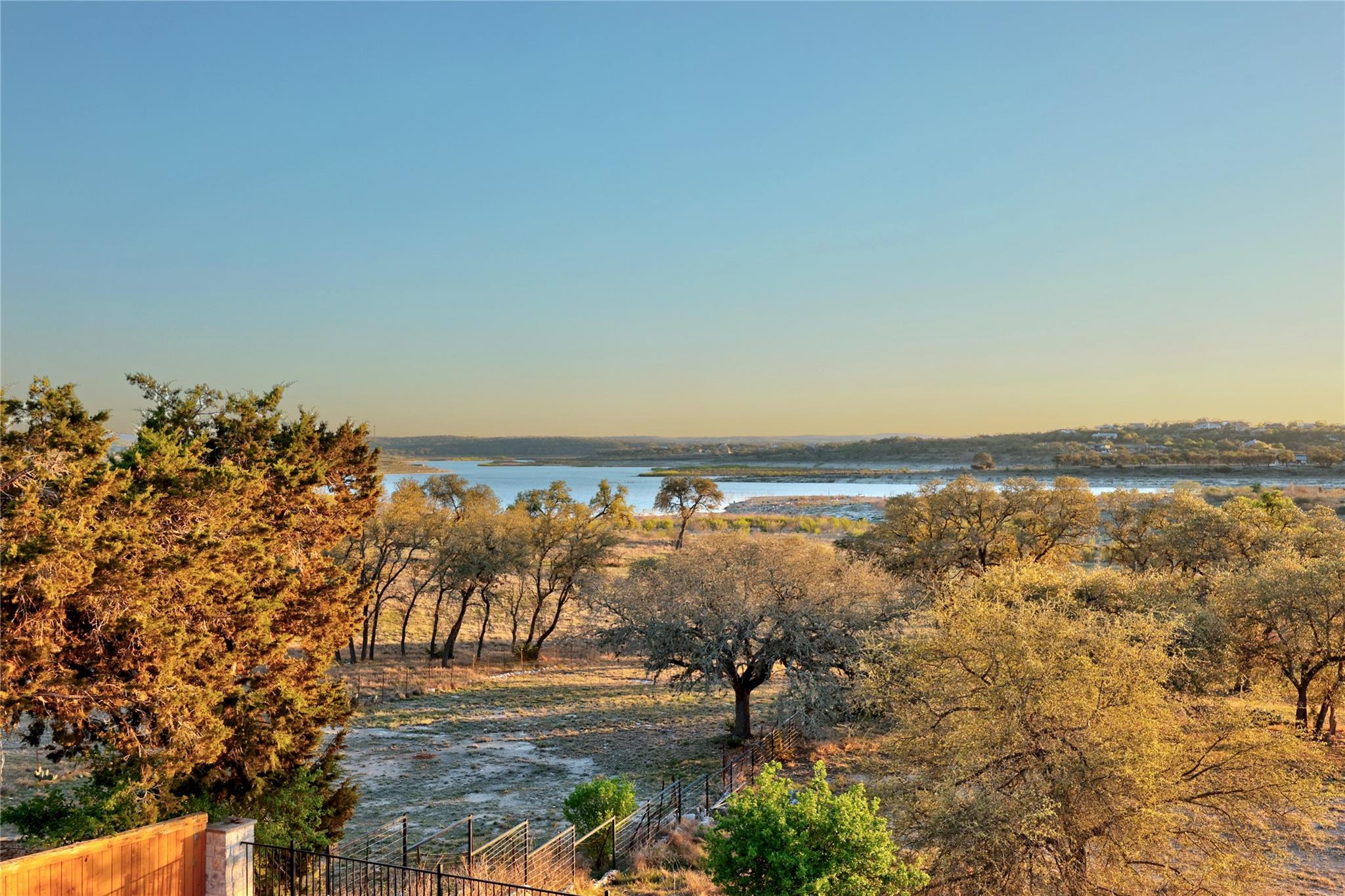 1748 Lakeshore Dr, Canyon Lake, TX 78133