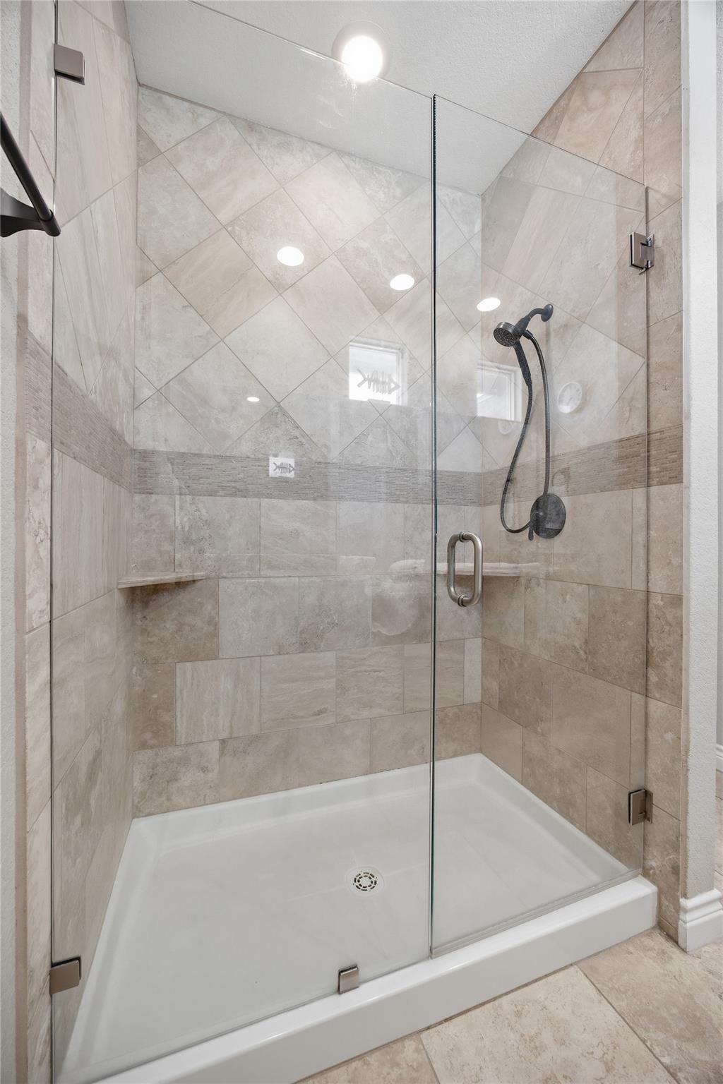 1748 Lakeshore Dr, Canyon Lake, TX 78133