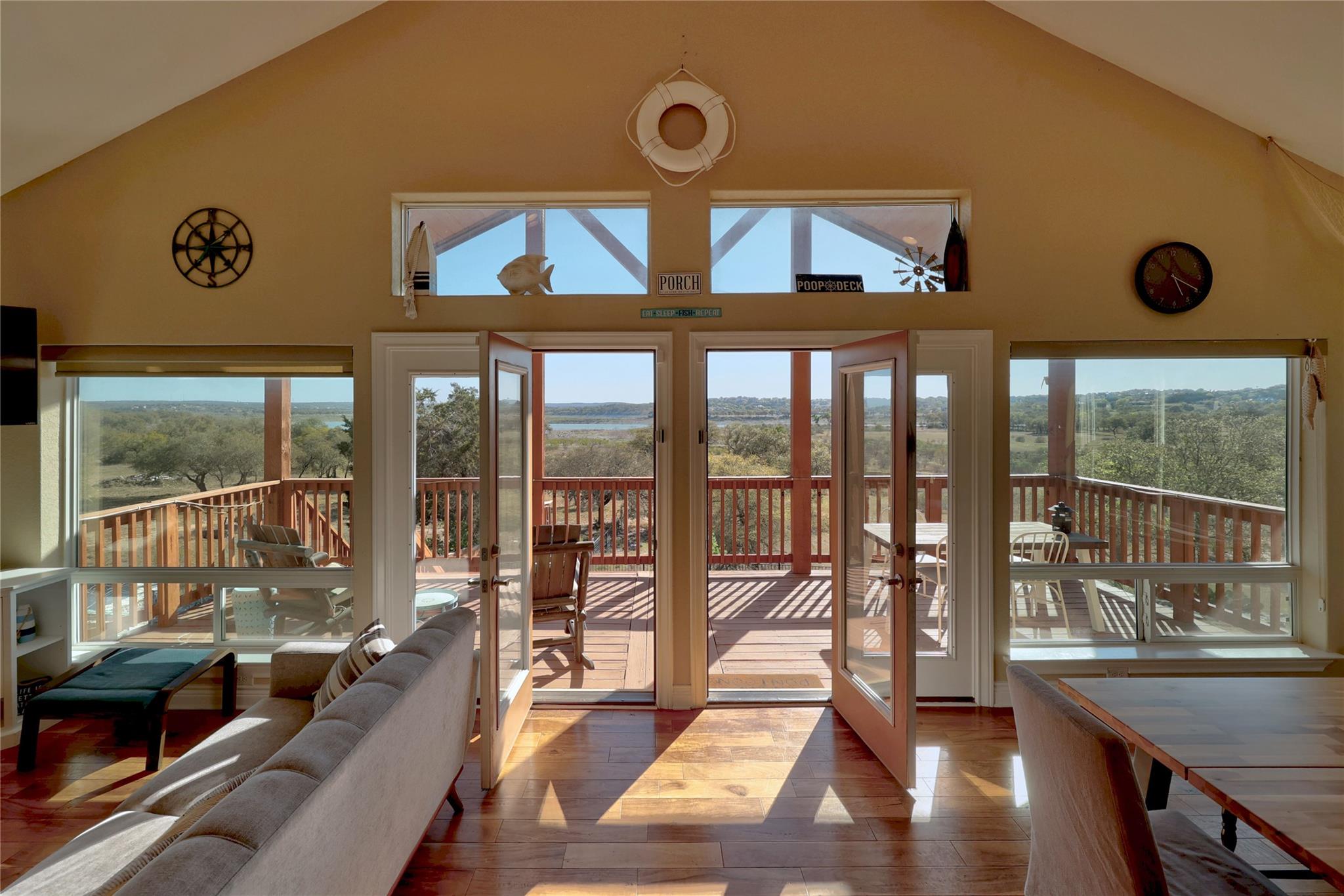 1748 Lakeshore Dr, Canyon Lake, TX 78133