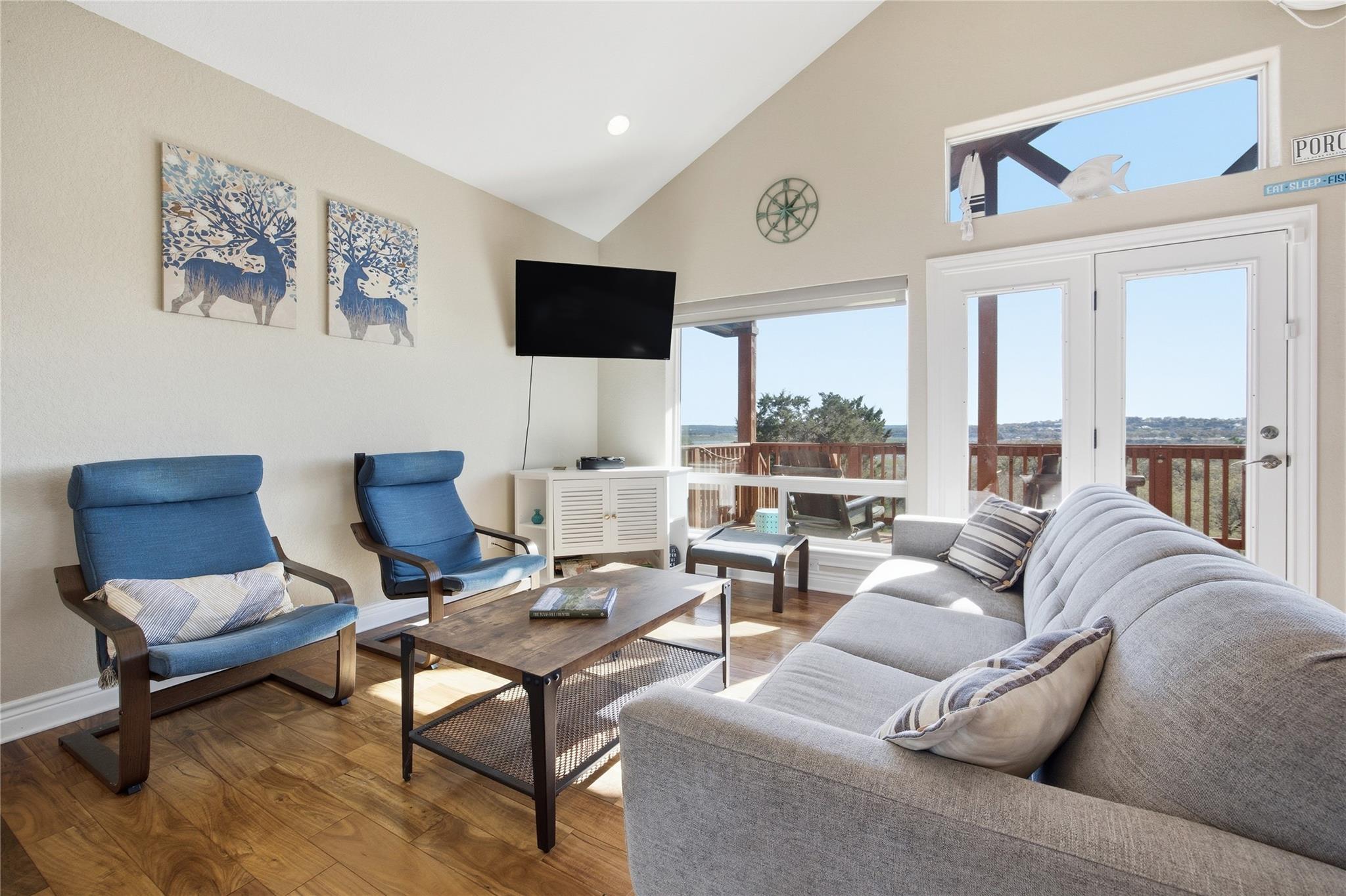 1748 Lakeshore Dr, Canyon Lake, TX 78133