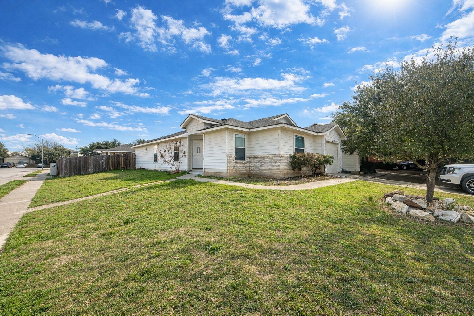 17808 Majestic Elm Ln, Elgin, TX 78621