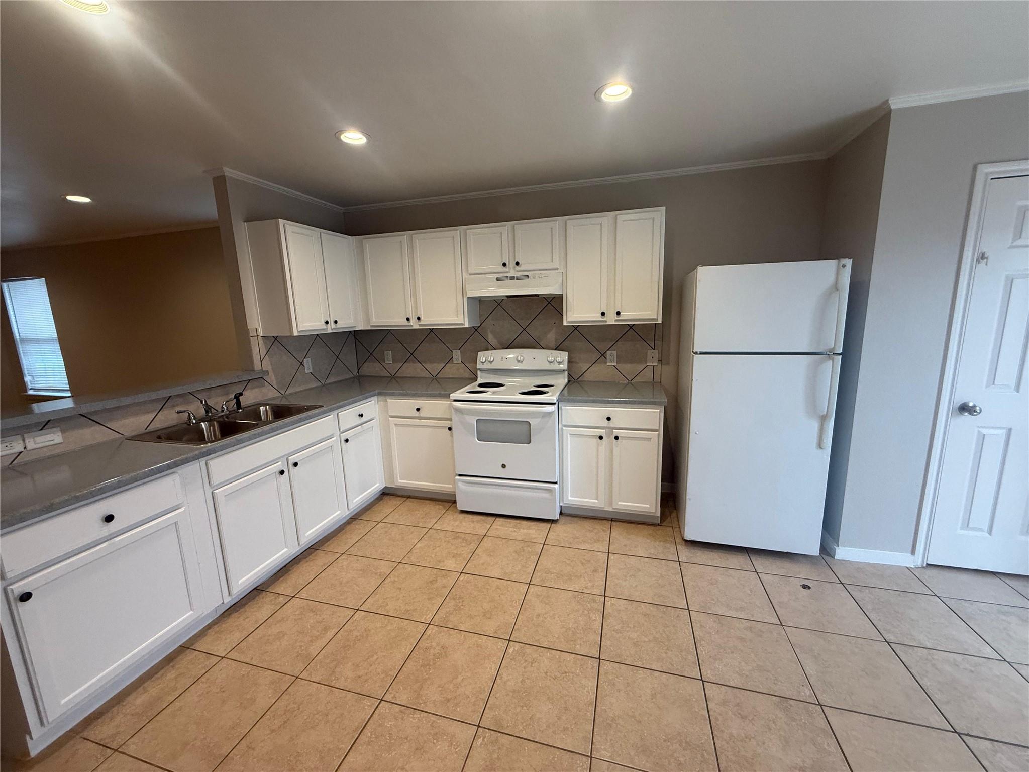 17808 Majestic Elm Ln, Elgin, TX 78621