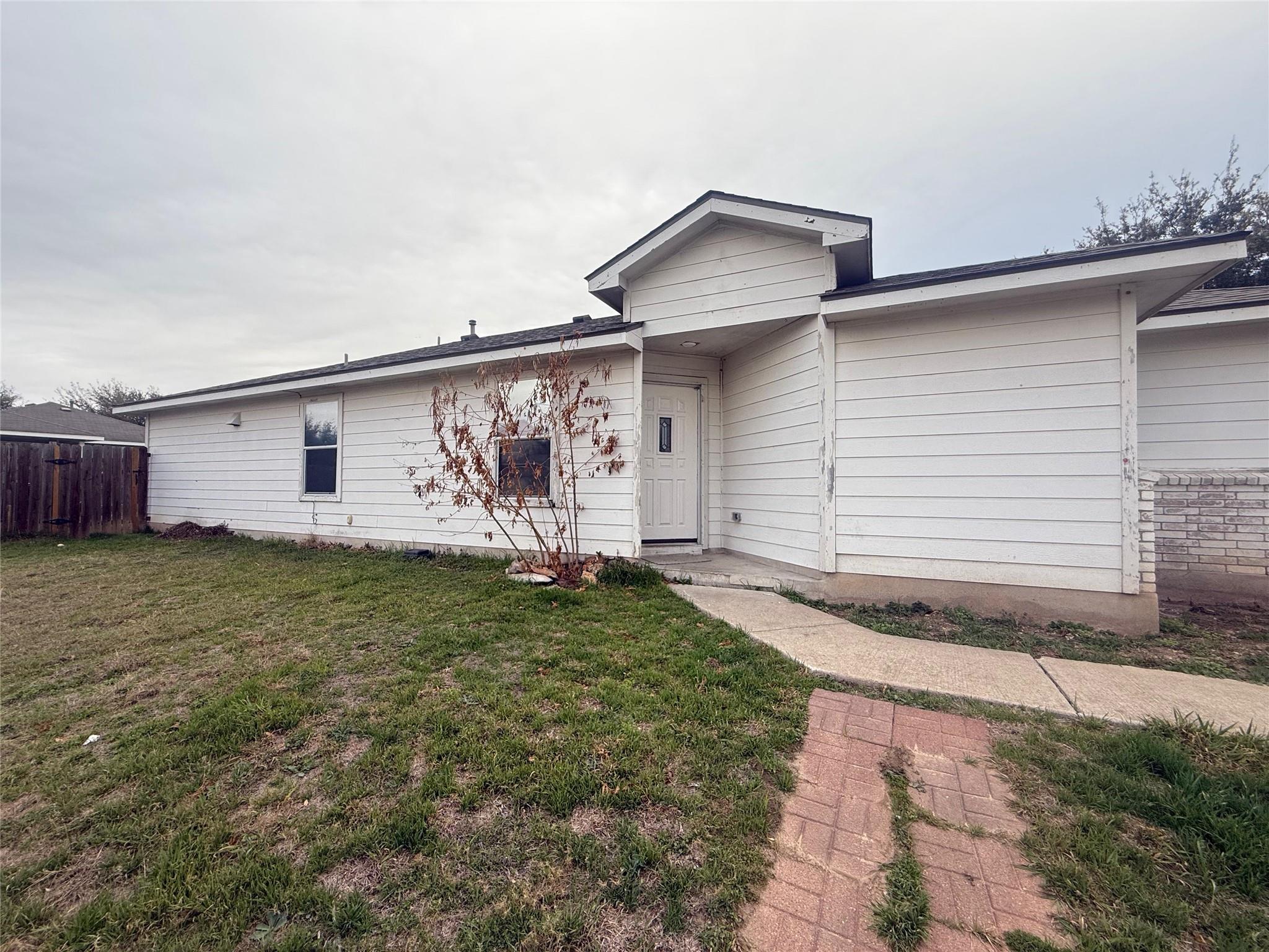 17808 Majestic Elm Ln, Elgin, TX 78621