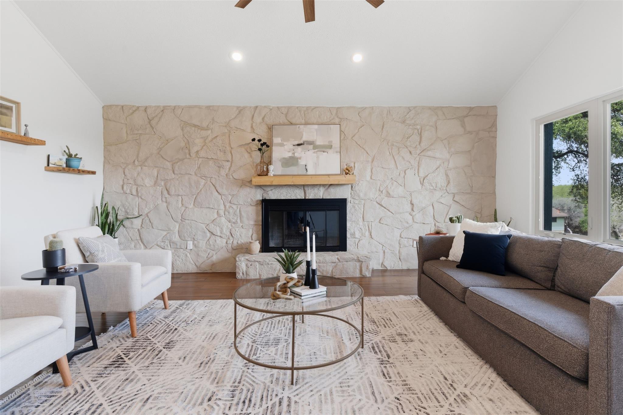 417 Oak Ridge Dr, San Marcos, TX 78666