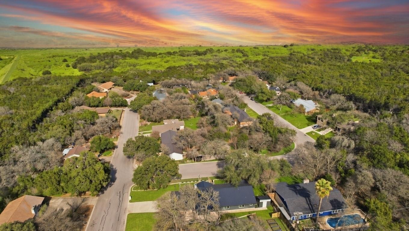 417 Oak Ridge Dr, San Marcos, TX 78666