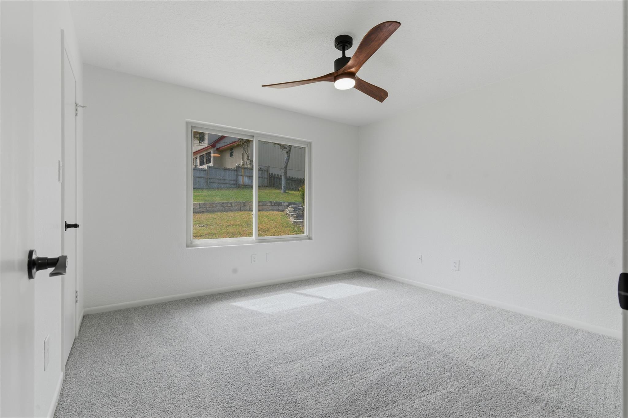 417 Oak Ridge Dr, San Marcos, TX 78666