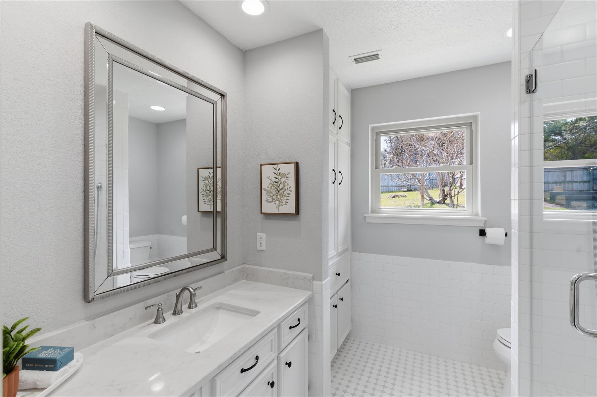 417 Oak Ridge Dr, San Marcos, TX 78666