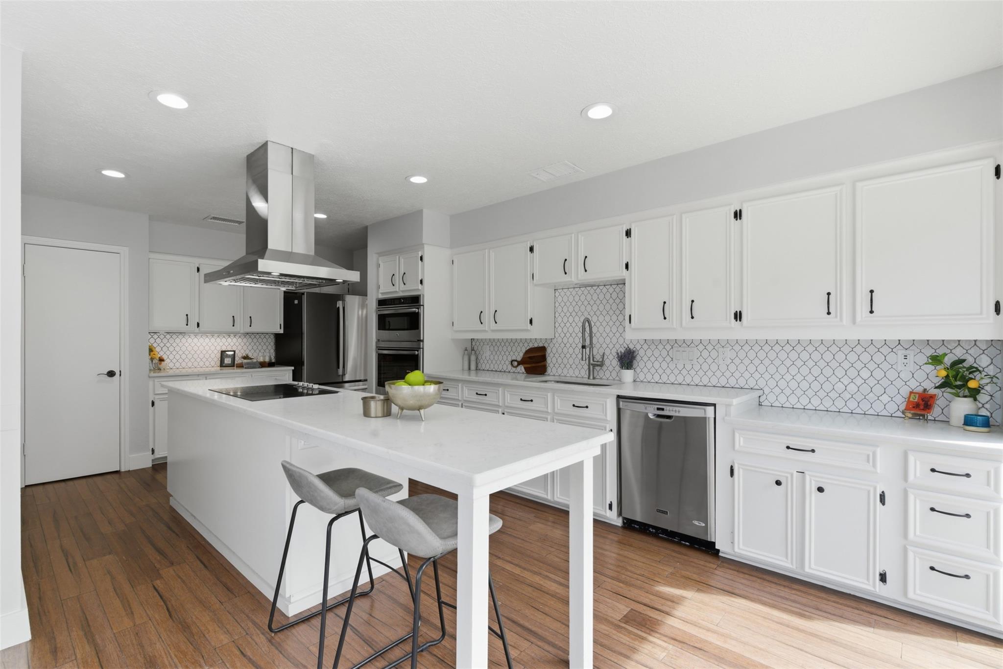 417 Oak Ridge Dr, San Marcos, TX 78666